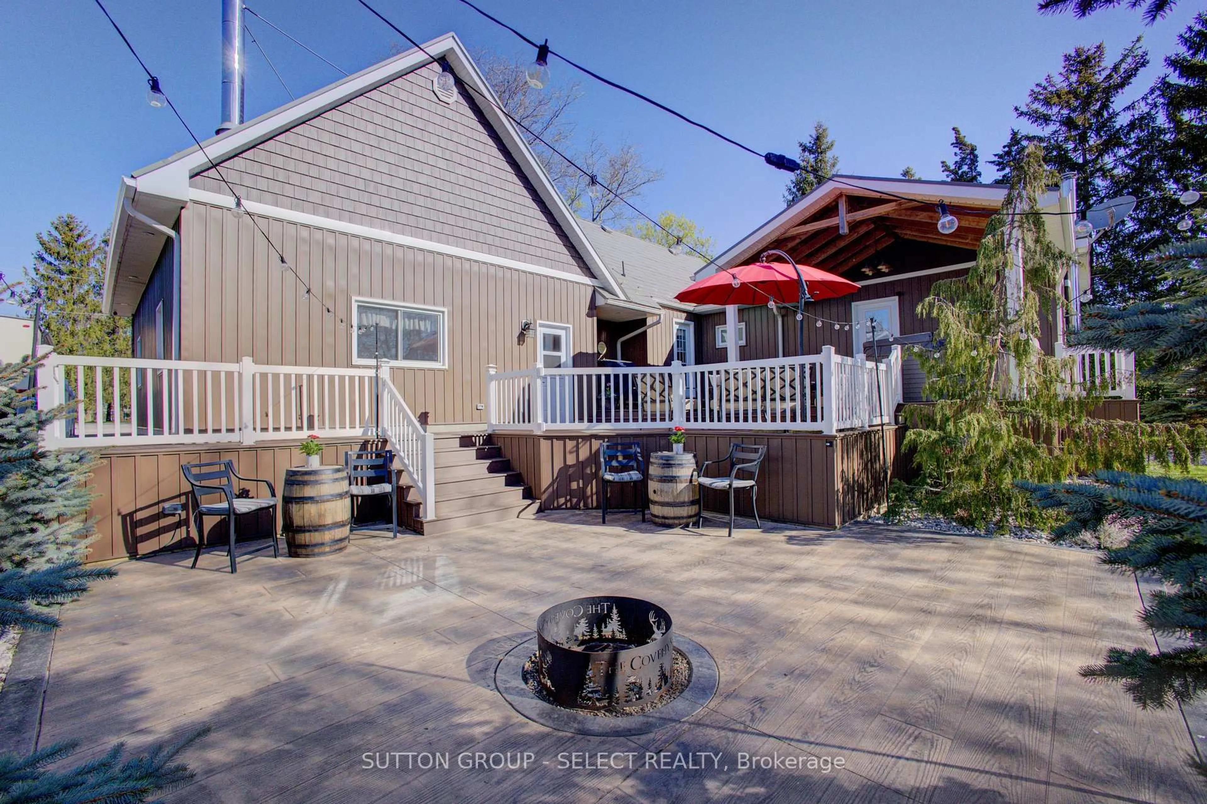 Patio, street for 1013 Perth Rd 139 Rd, Perth South Ontario N0M 1V0