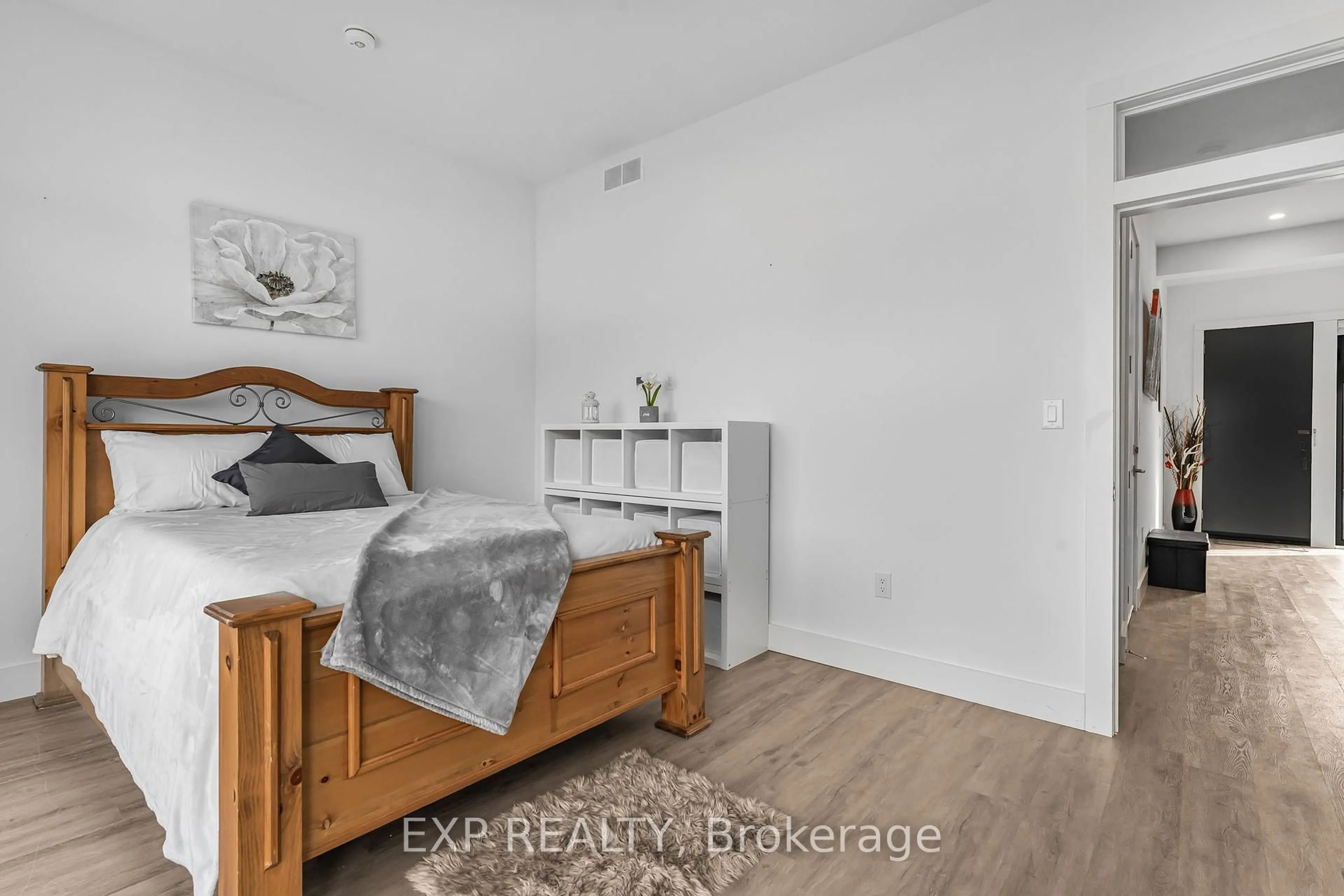 Bedroom with bed, unknown for 65 Summersides Mews #30, Pelham Ontario L0S 1E6