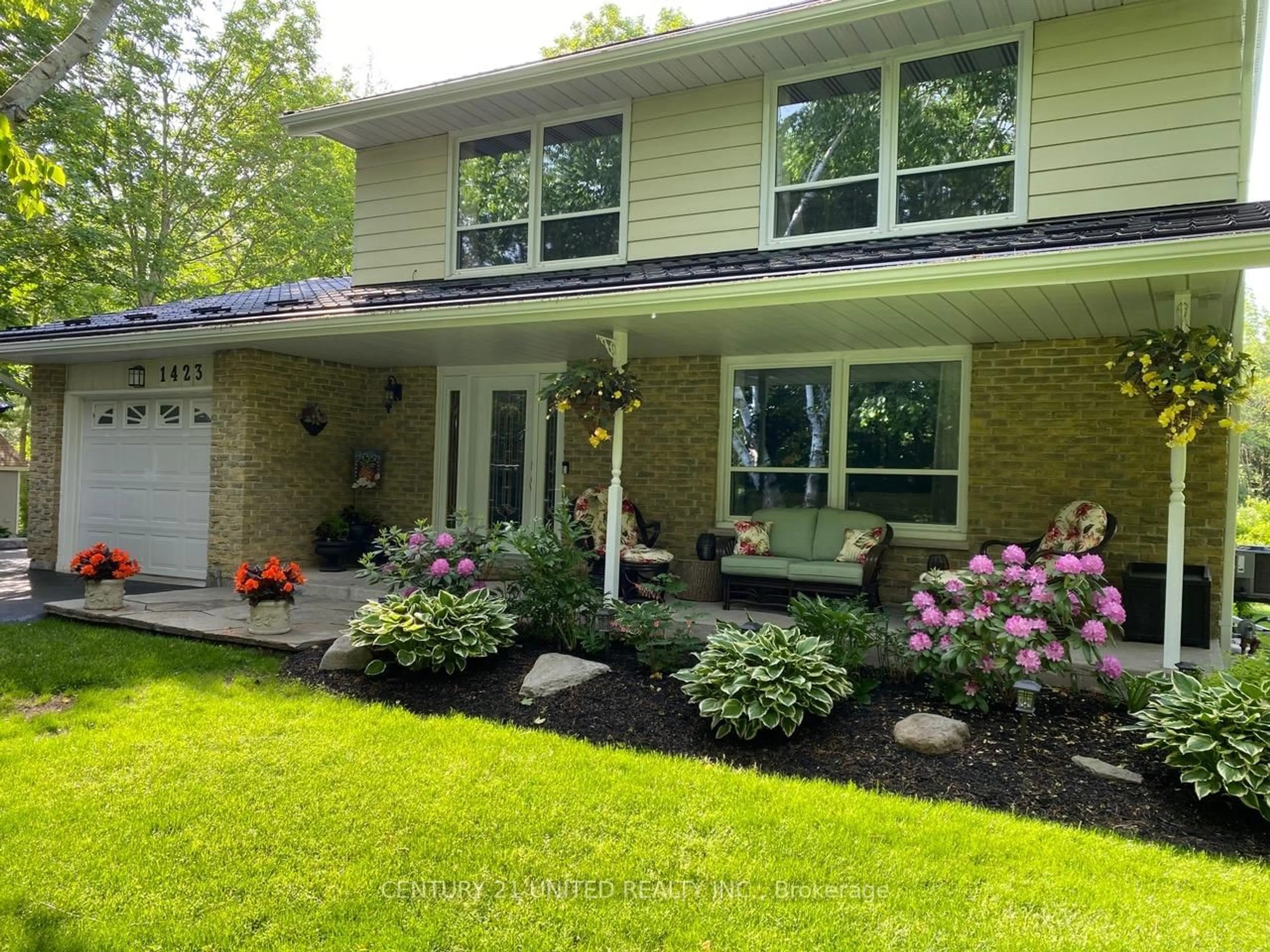 Home with vinyl exterior material, street for 1423 Fifth Line, Selwyn Ontario K9J 6X5