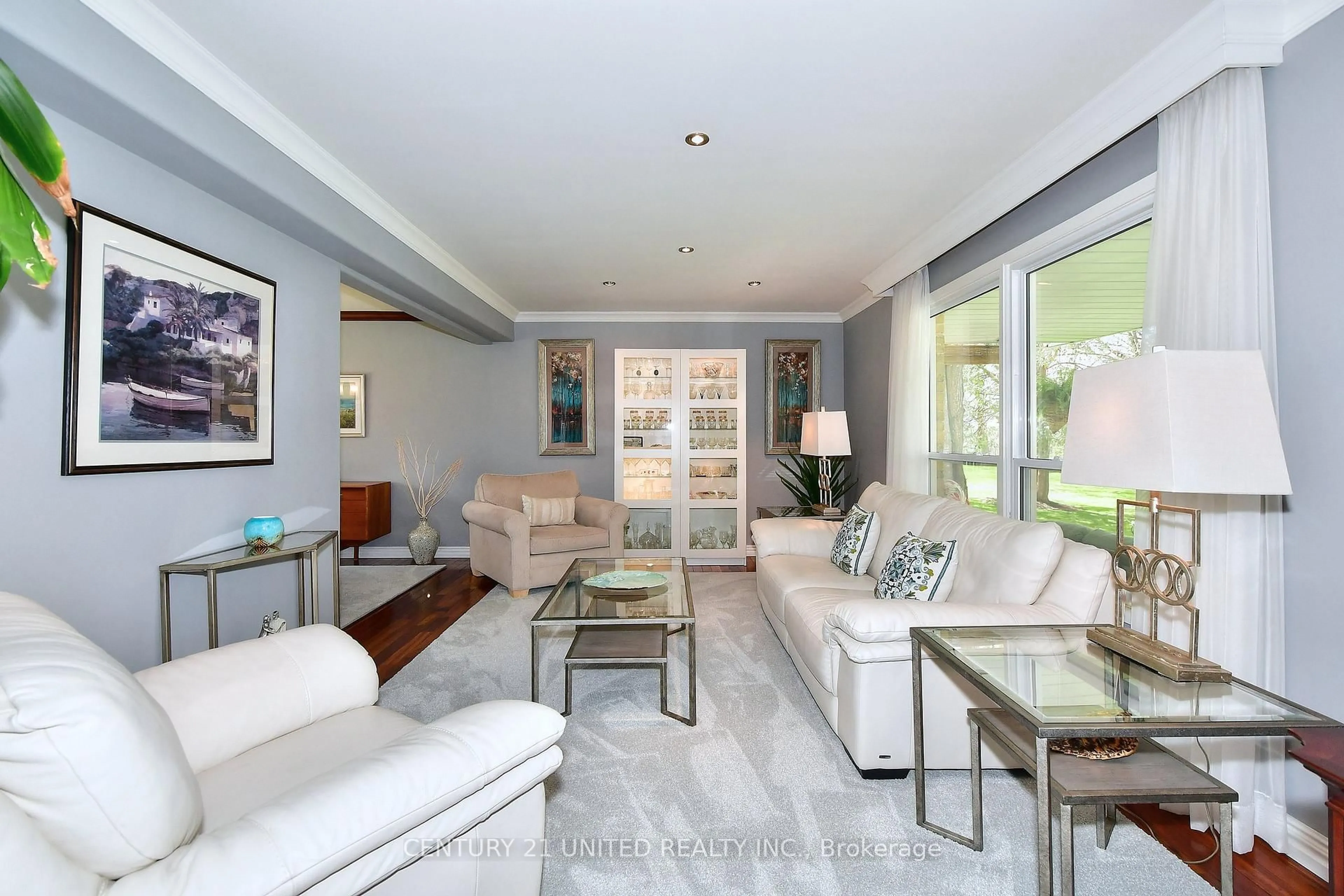 Living room with furniture, unknown for 1423 Fifth Line, Selwyn Ontario K9J 6X5