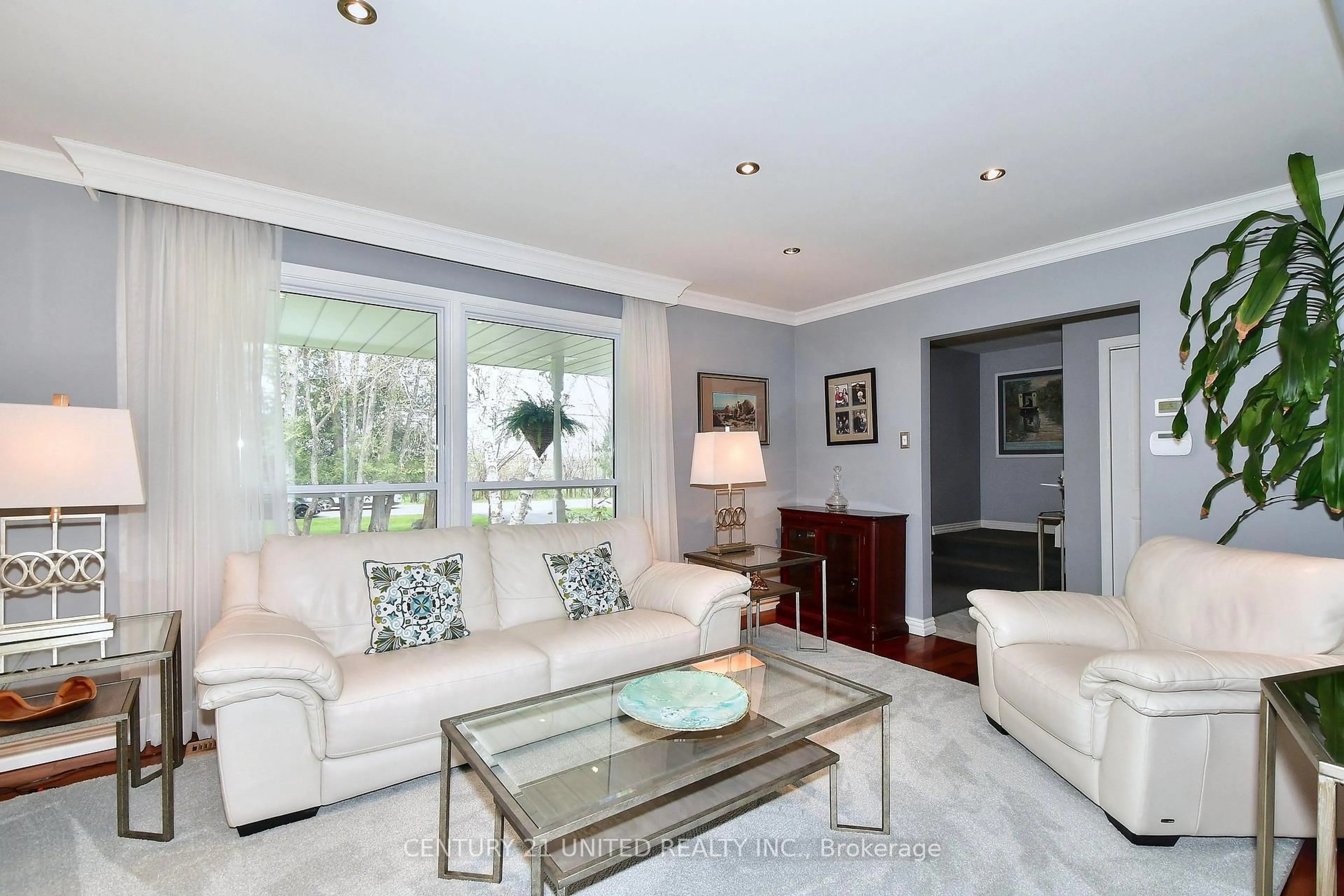 Living room with furniture, unknown for 1423 Fifth Line, Selwyn Ontario K9J 6X5