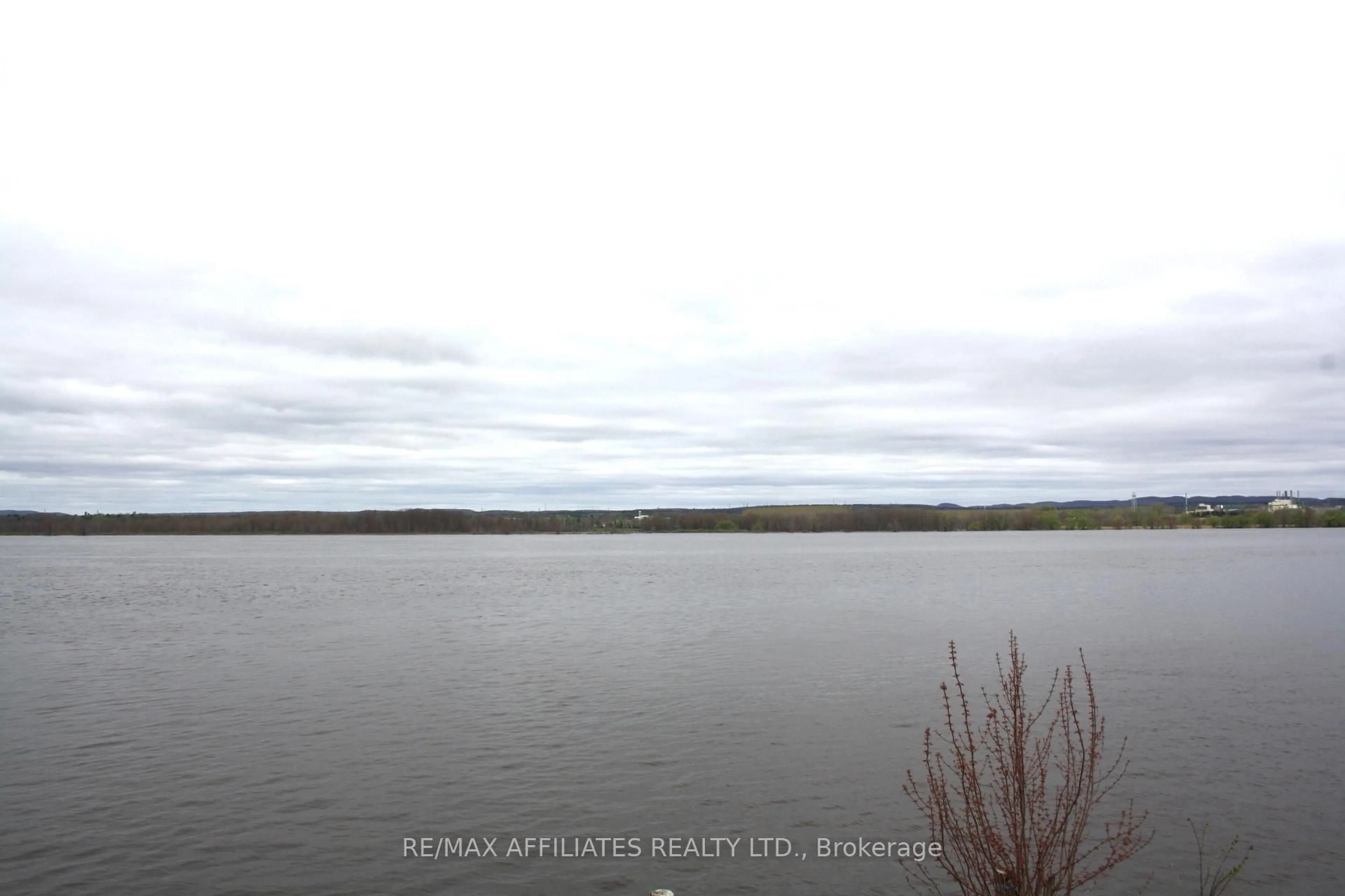 Blurry image for 340 Wilson Rd, Clarence-Rockland Ontario K4K 1K7
