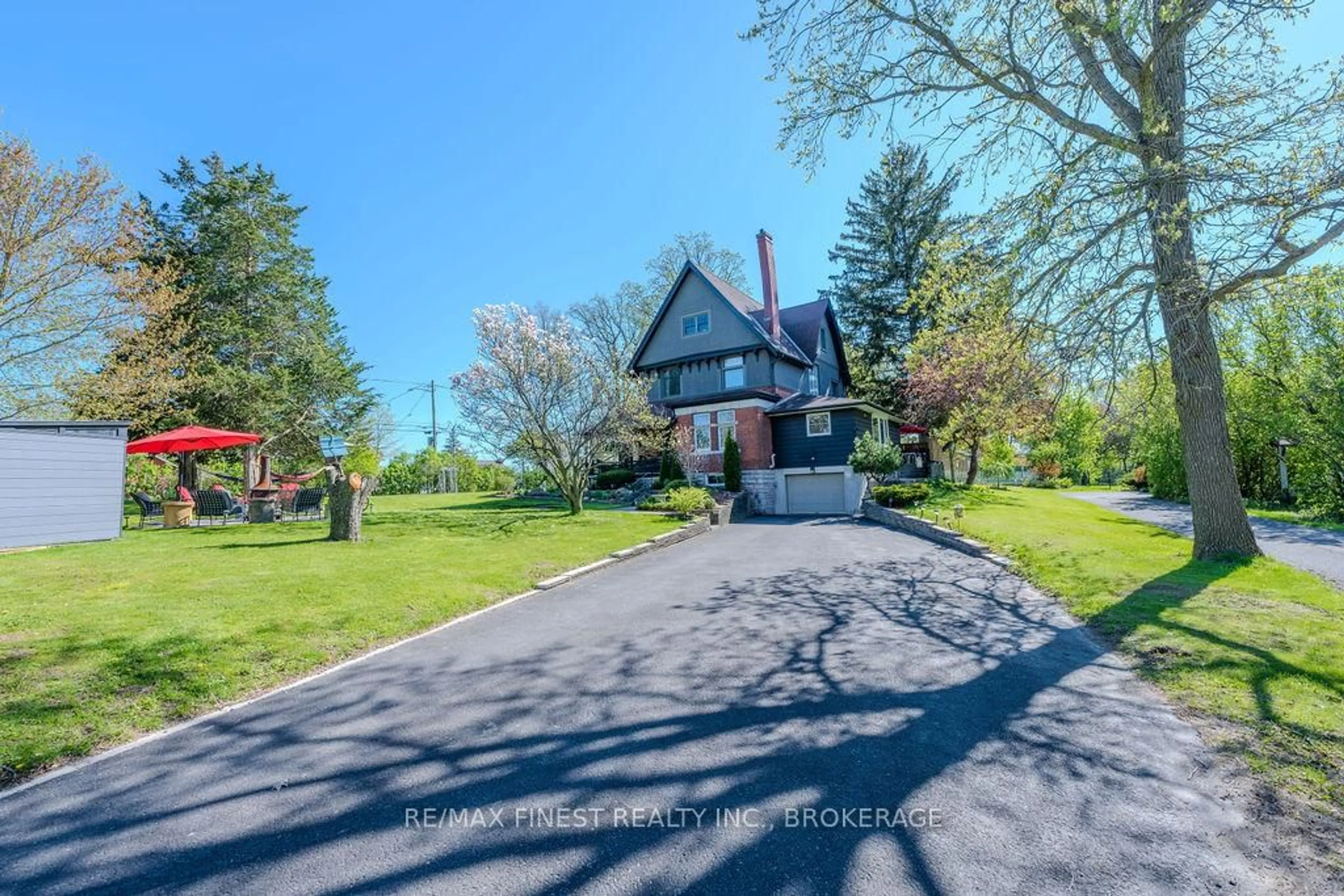 A pic from outside/outdoor area/front of a property/back of a property/a pic from drone, street for 265 Dundas St, Greater Napanee Ontario K7R 2B2