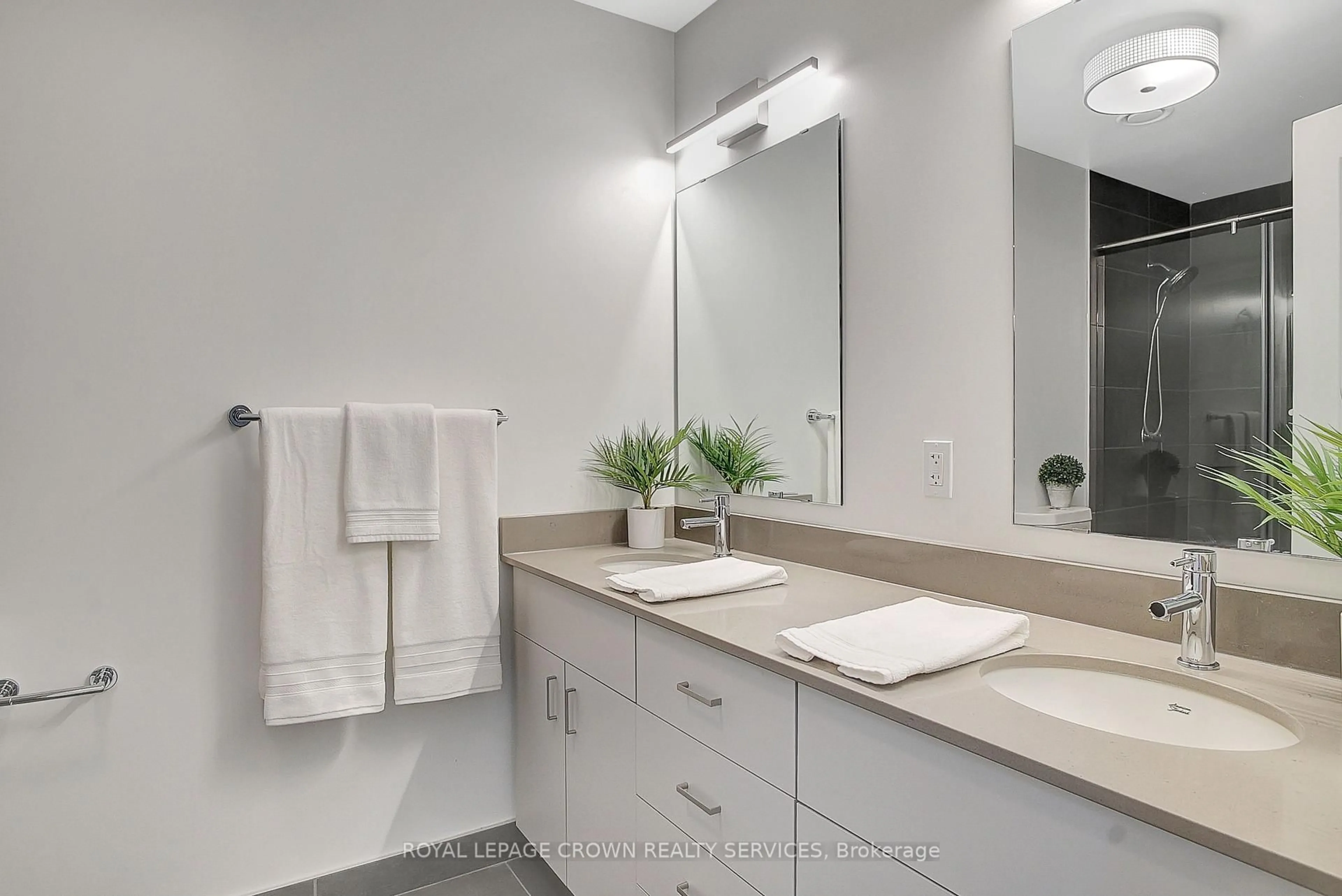 Contemporary bathroom, ceramic/tile floor for 50 Grand Ave #1501, Cambridge Ontario N1S 0C2