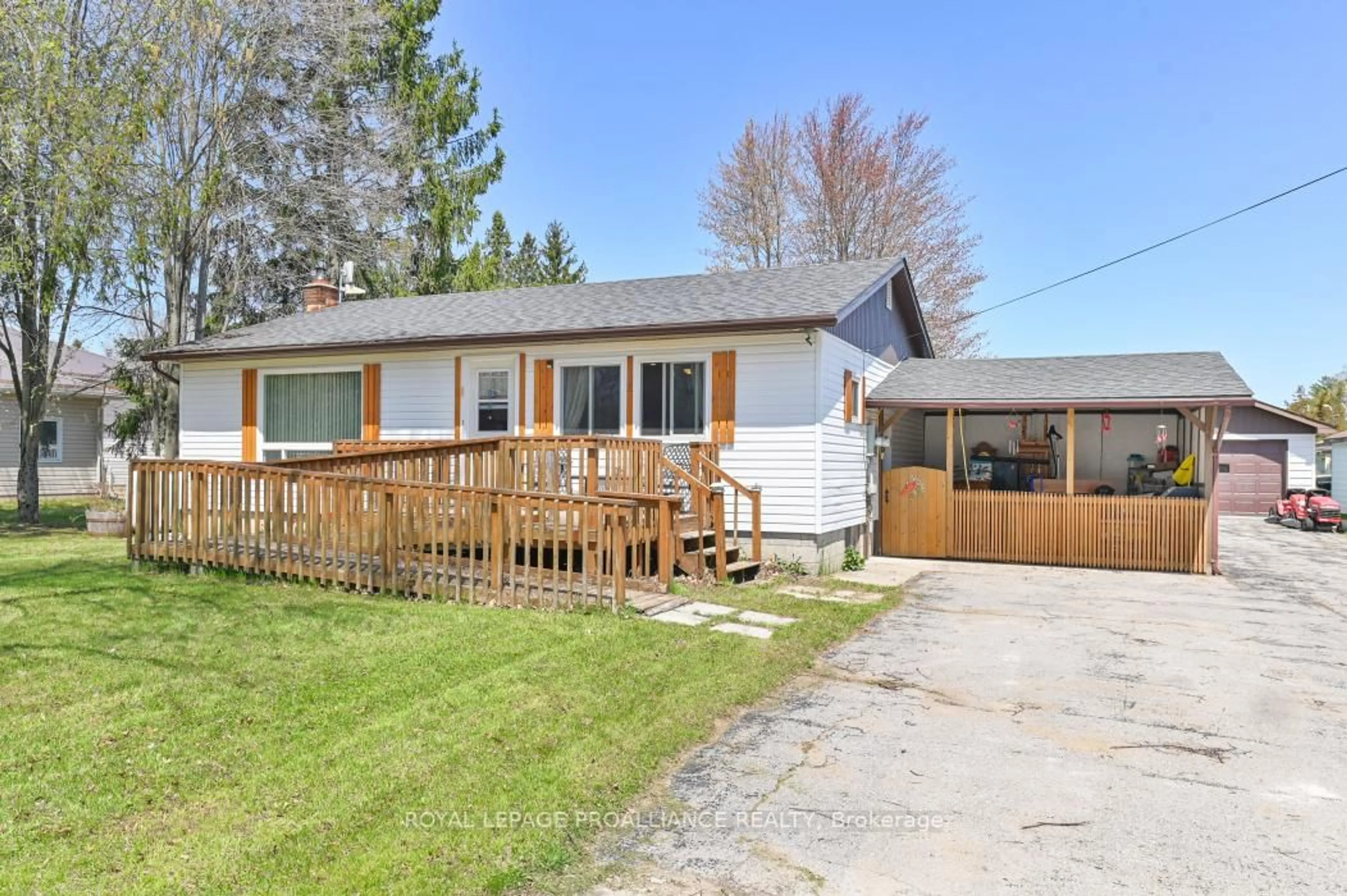 Unknown for 35 John St, Kaladar Ontario K0H 1P0