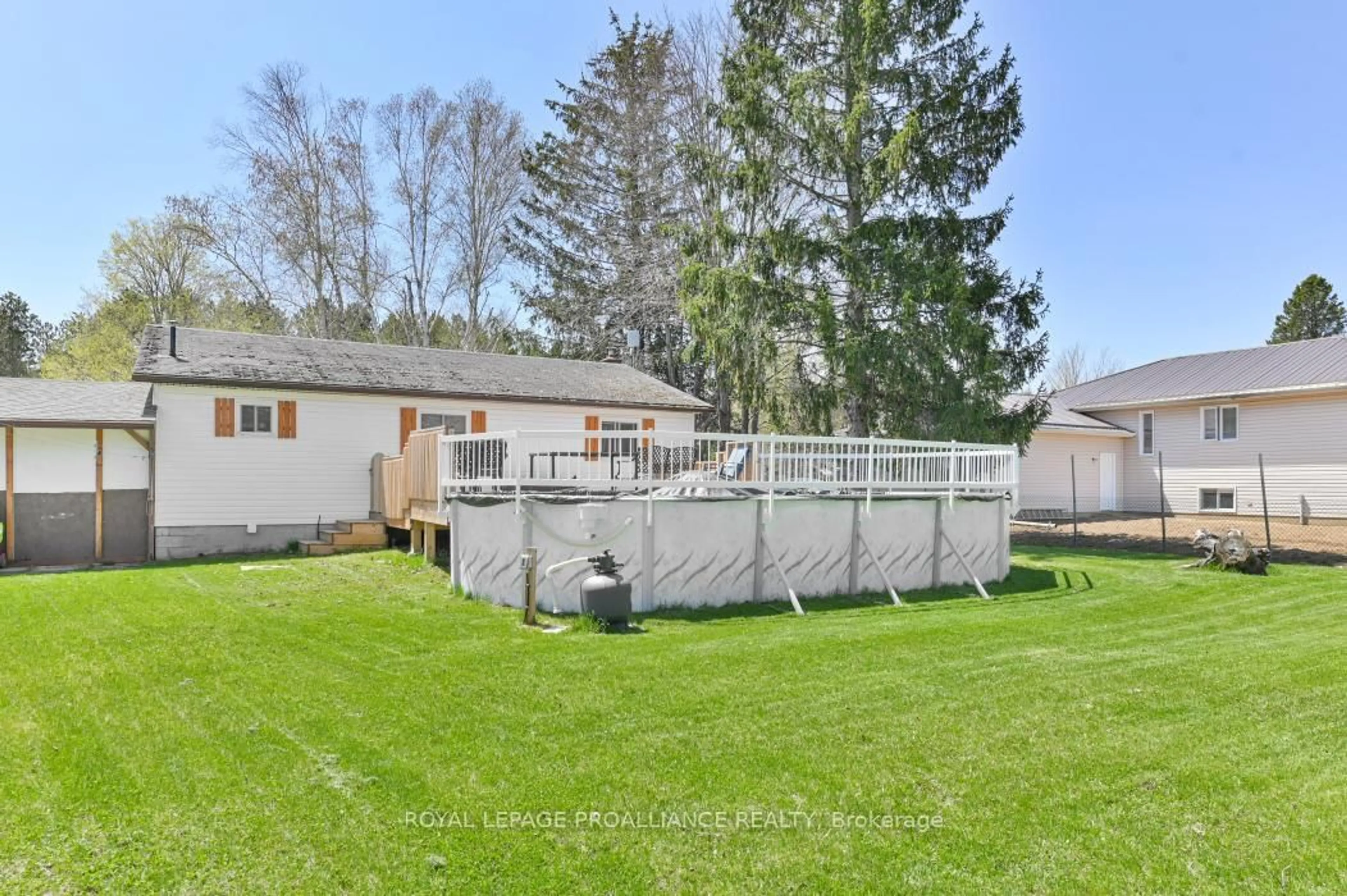 Unknown for 35 John St, Kaladar Ontario K0H 1P0