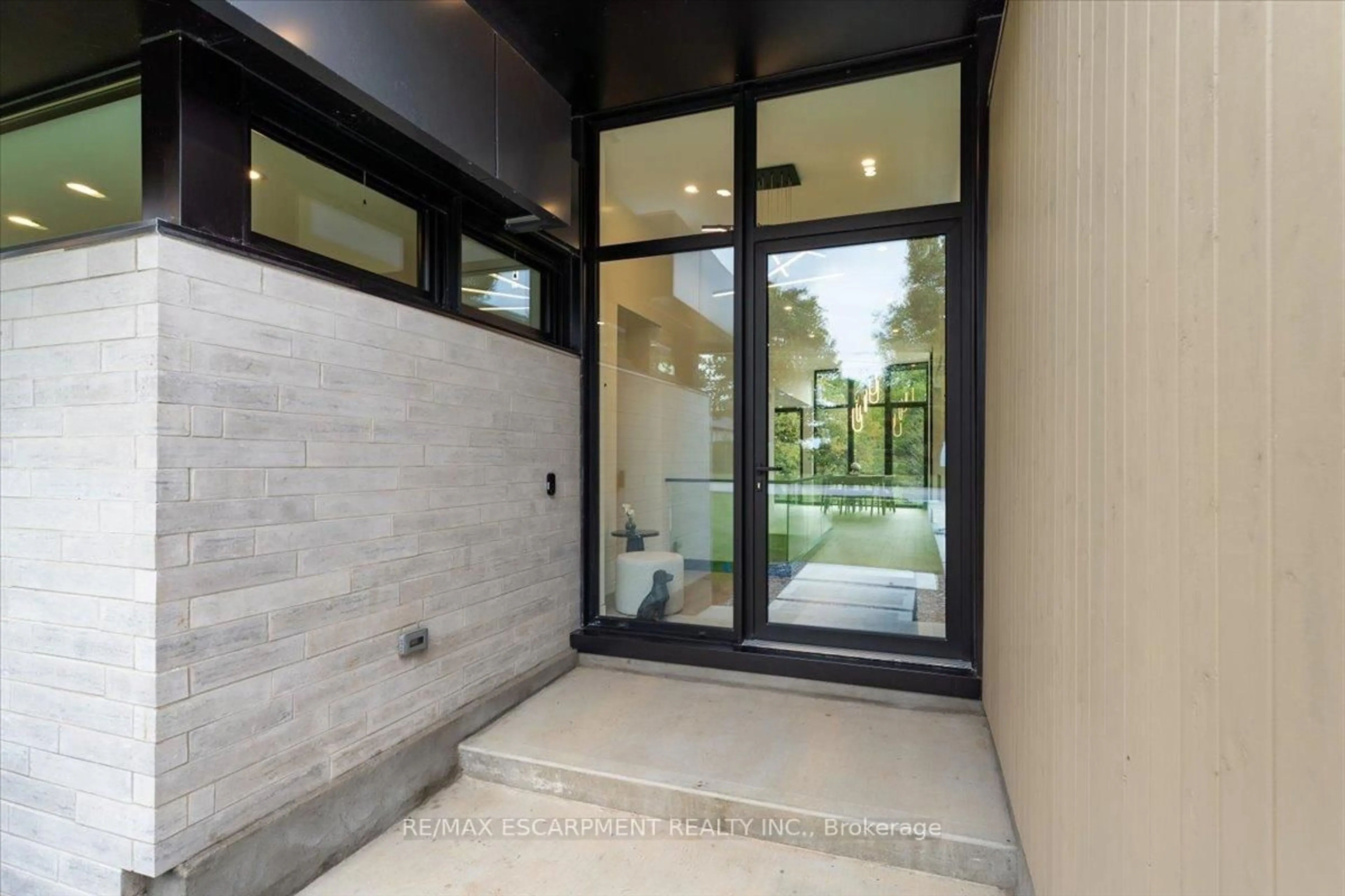 Indoor entryway for 3207 VIVIAN LINE 37 N/A, Stratford Ontario N5A 5E2