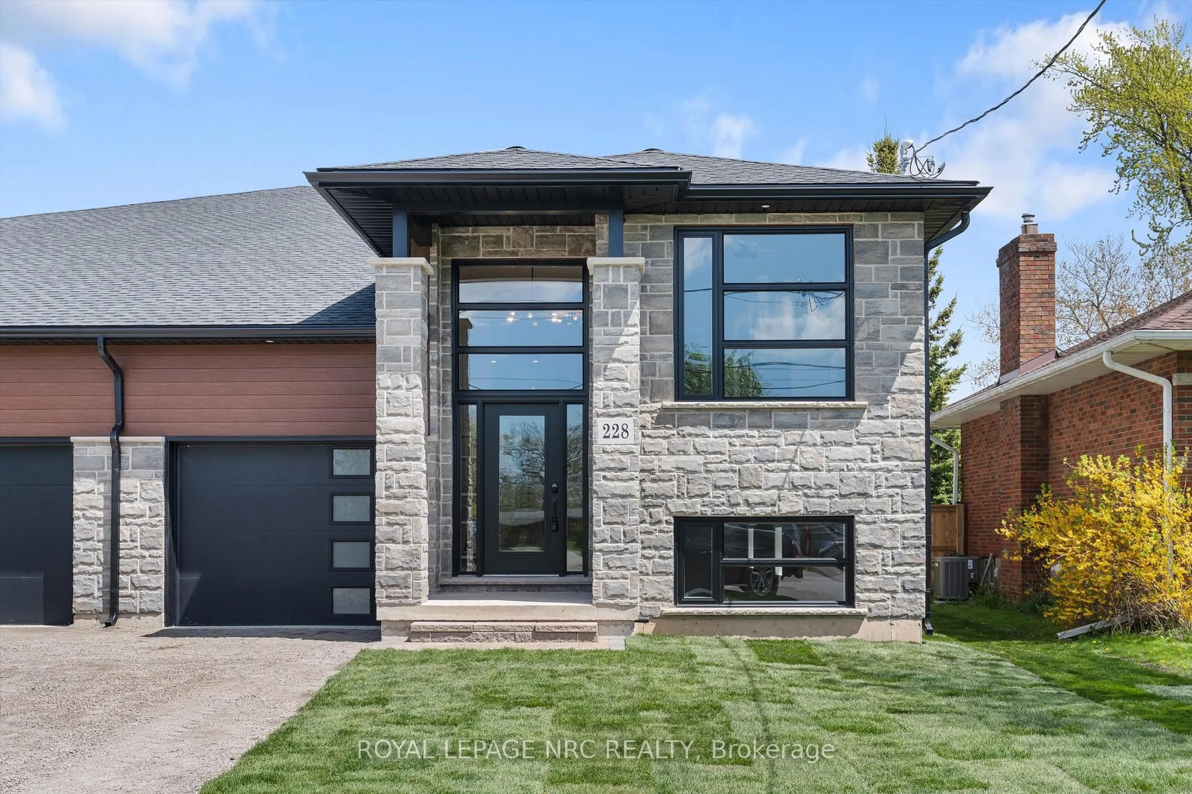 Home with brick exterior material, street for 228 Knoll St, Port Colborne Ontario L3K 5B6