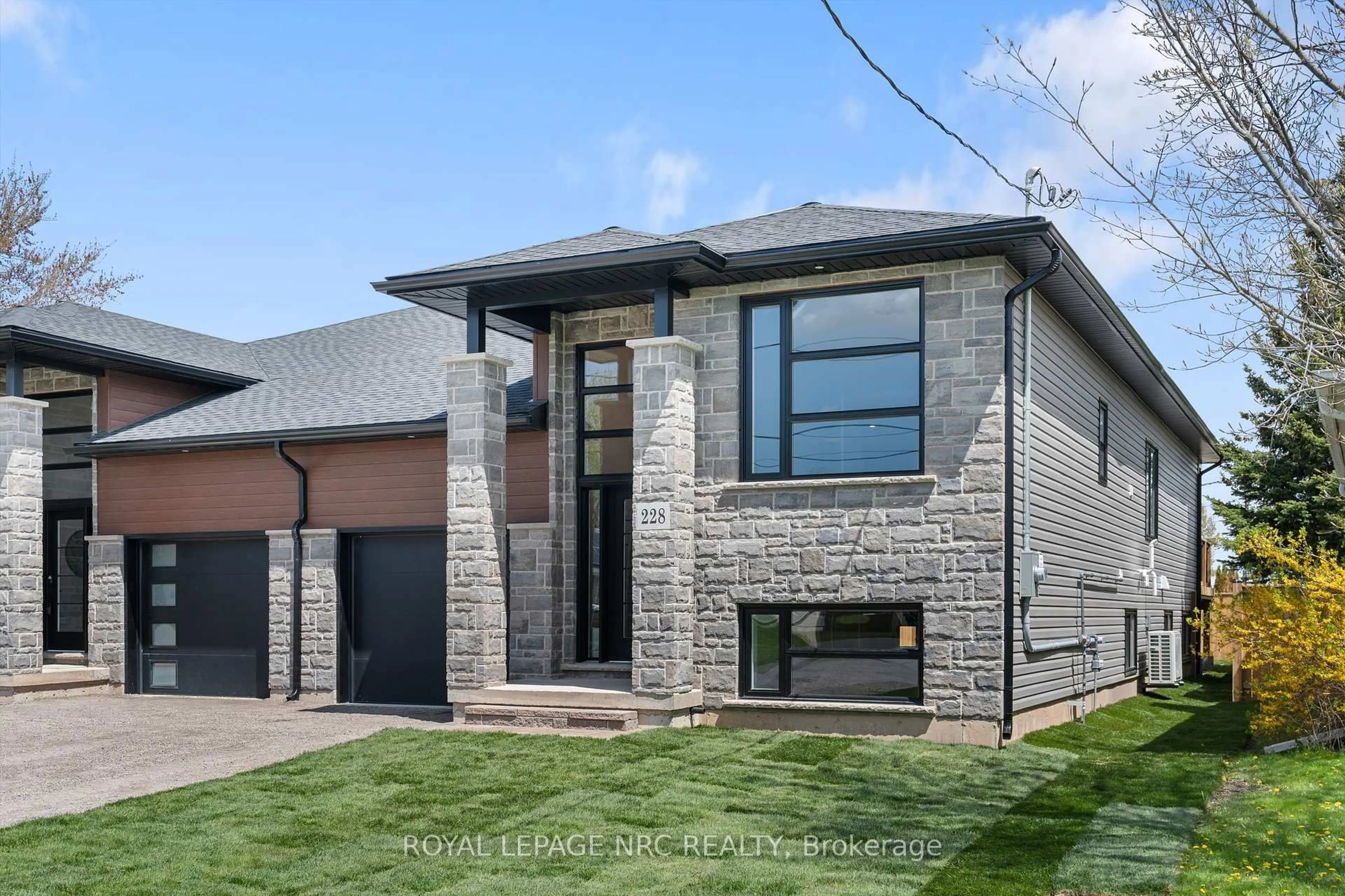 Home with brick exterior material, street for 228 Knoll St, Port Colborne Ontario L3K 5B6