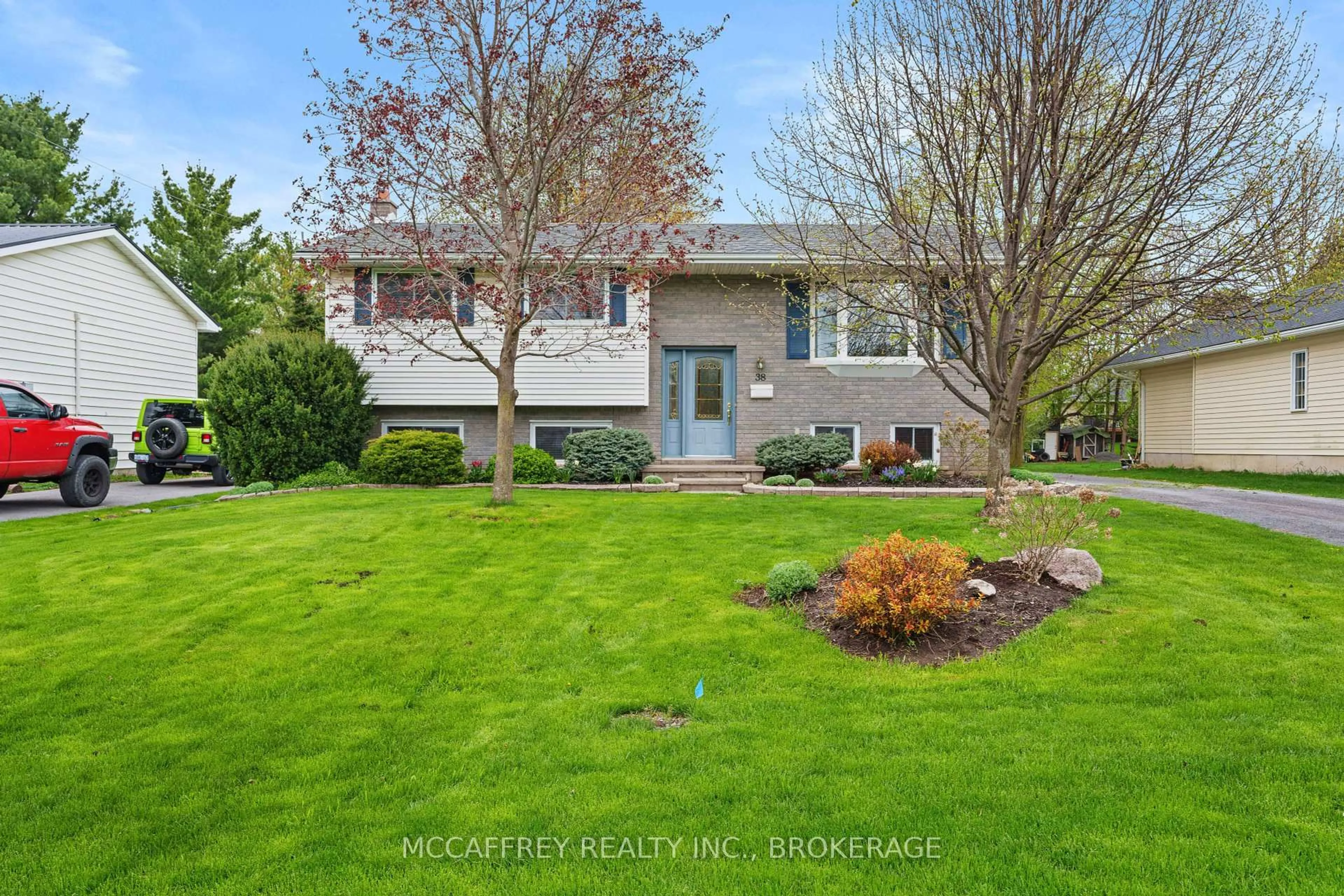 Home with vinyl exterior material, street for 38 Alfred St, Greater Napanee Ontario K7R 3J1