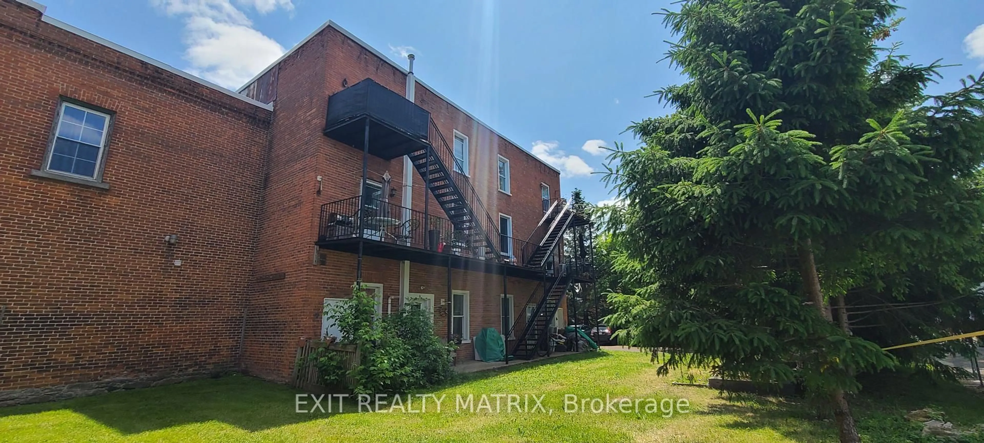 A pic from outside/outdoor area/front of a property/back of a property/a pic from drone, unknown for 22 Union St, Champlain Ontario K0B 1R0