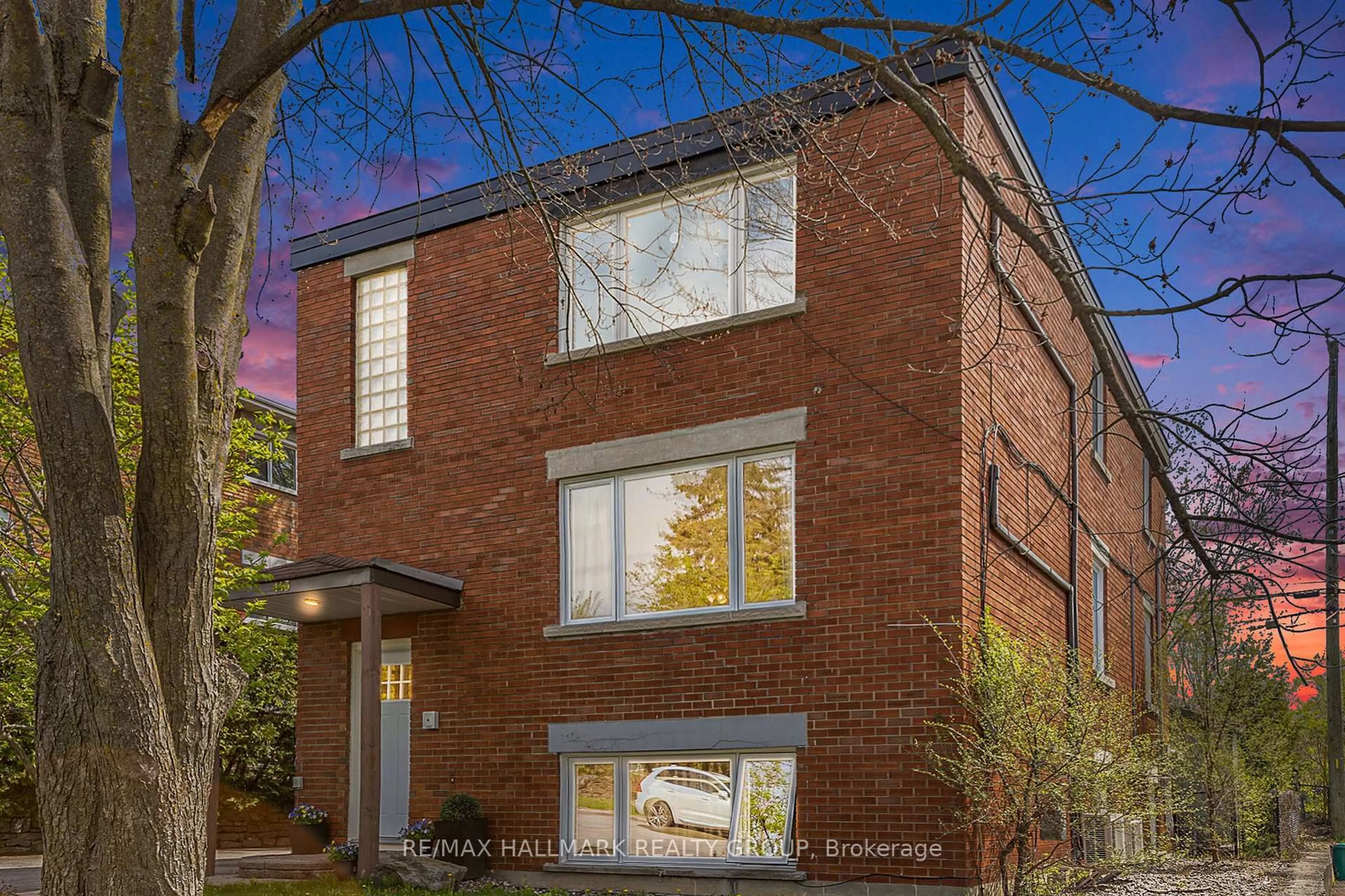 Home with brick exterior material, street for 143 Granville St, Ottawa Ontario K1L 6Y3
