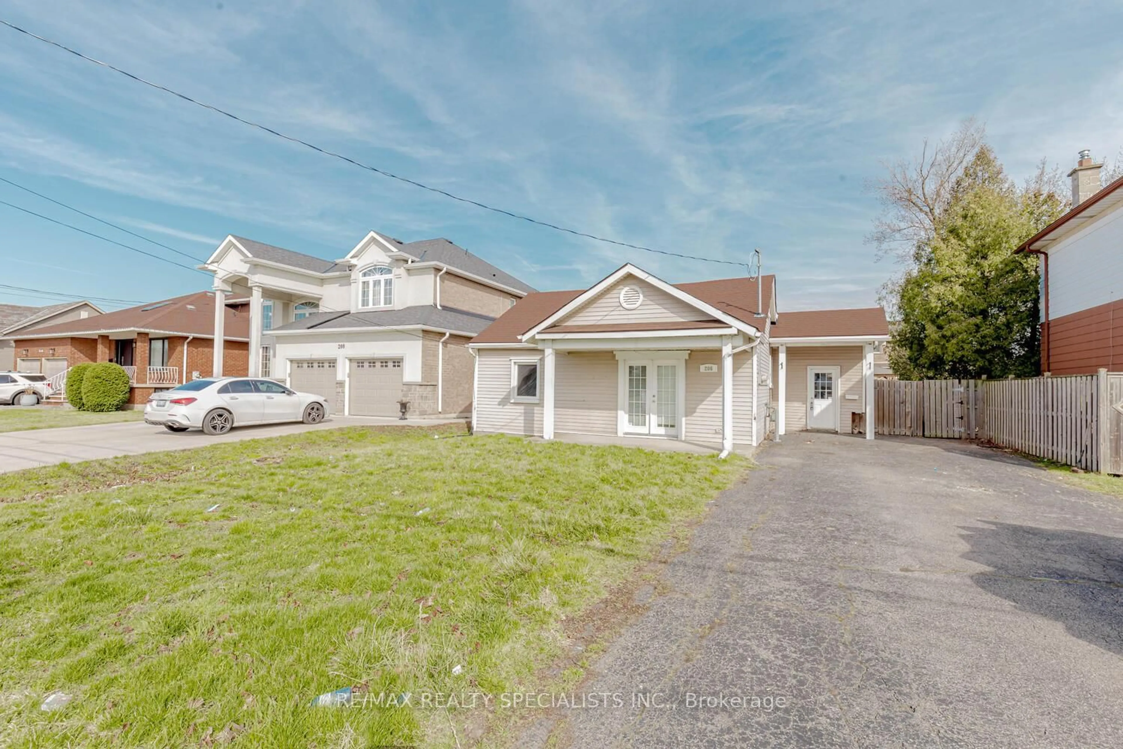 A pic from outside/outdoor area/front of a property/back of a property/a pic from drone, street for 206 Green Rd, Hamilton Ontario L8E 2A3