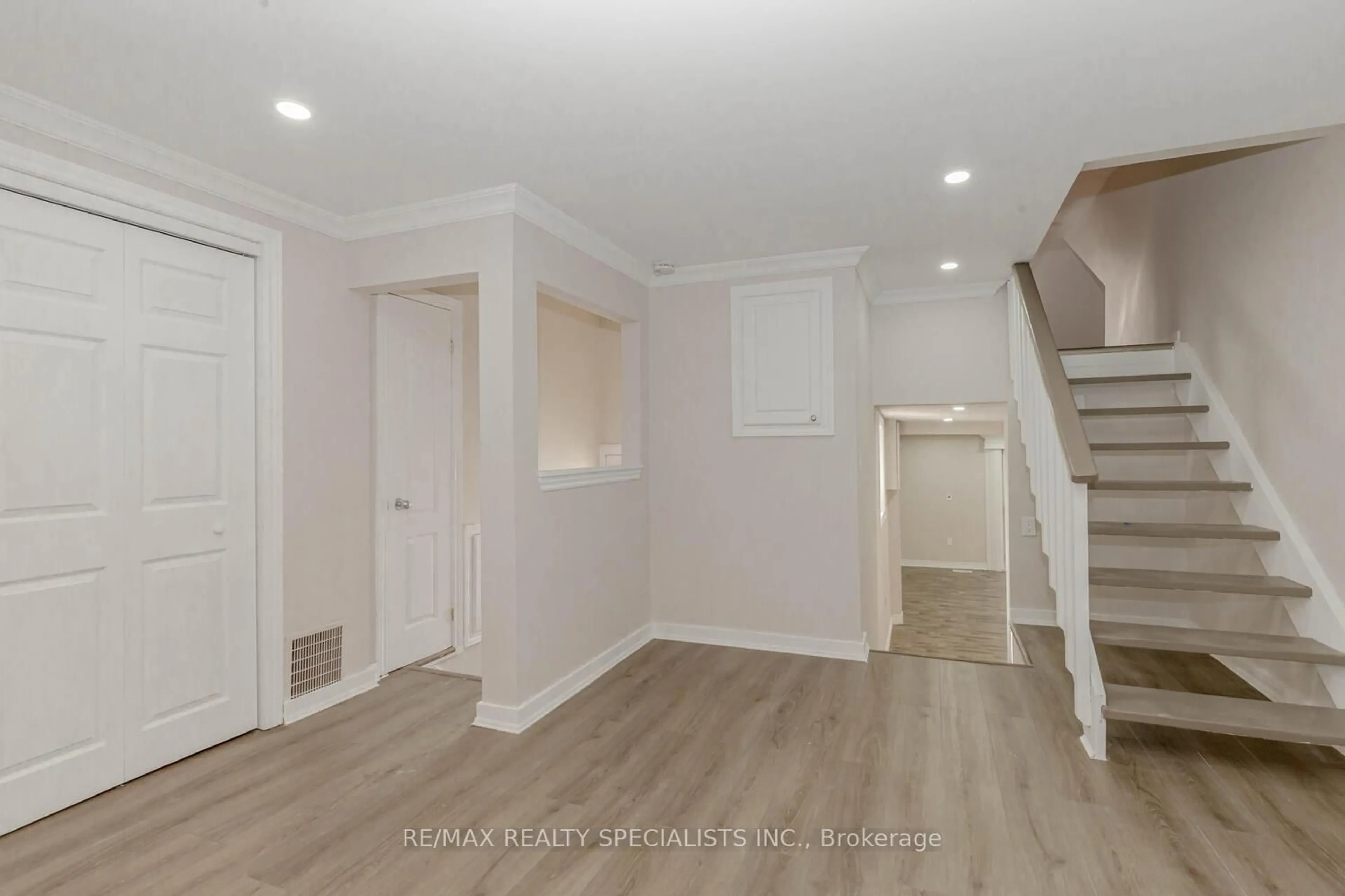 Unknown for 206 Green Rd, Hamilton Ontario L8E 2A3