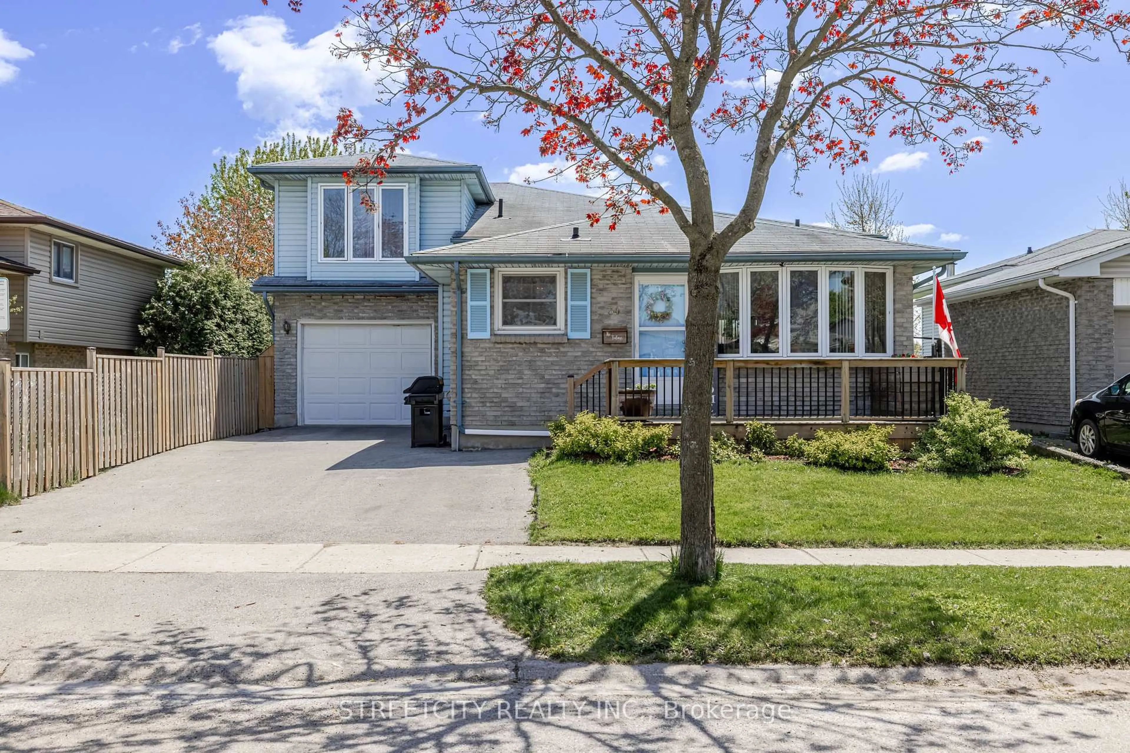 Home with vinyl exterior material, street for 34 BRIDLINGTON Rd, London South Ontario N6E 1X4