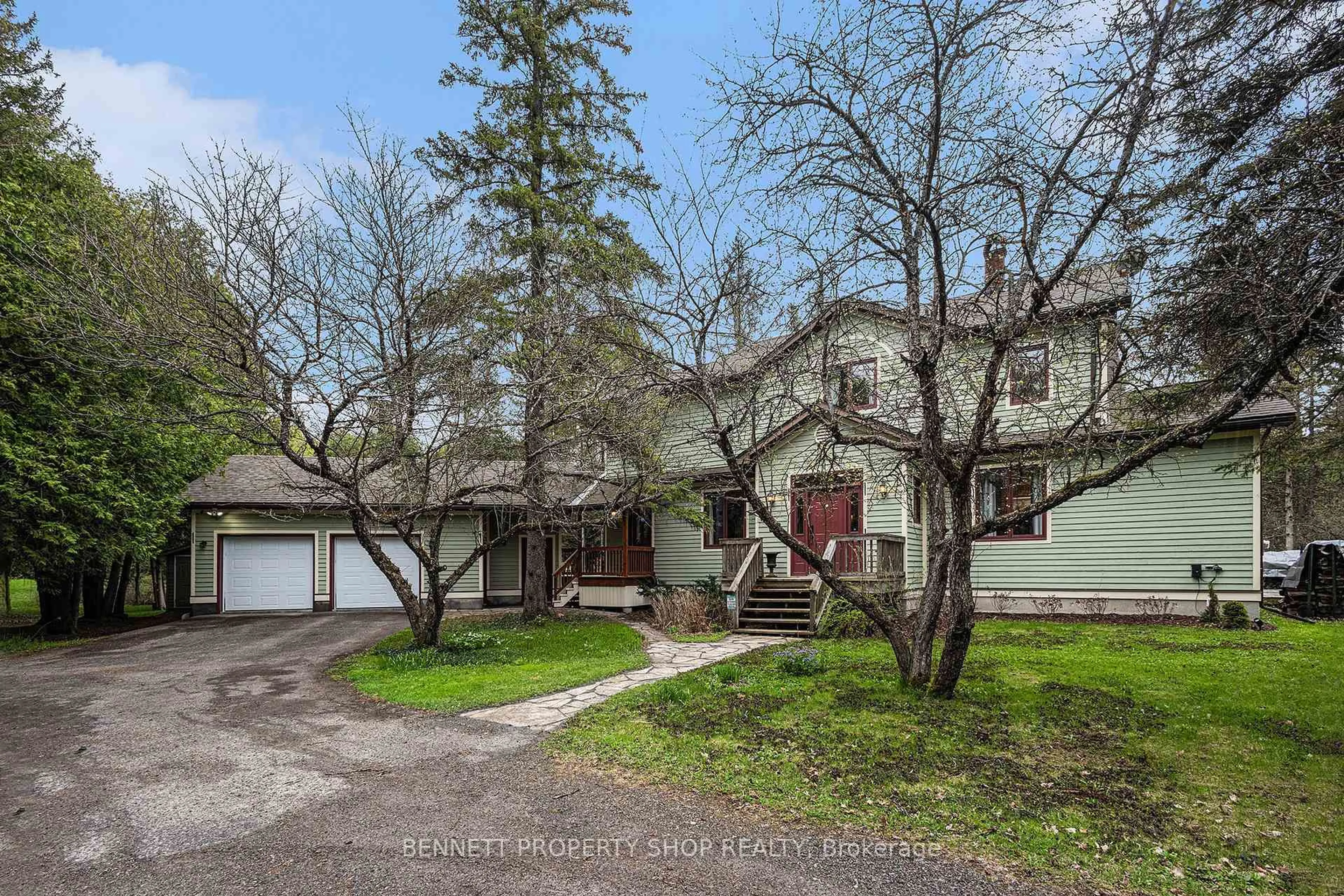 A pic from outside/outdoor area/front of a property/back of a property/a pic from drone, street for 104 Deerwood Dr, Kinburn Ontario K0A 2H0