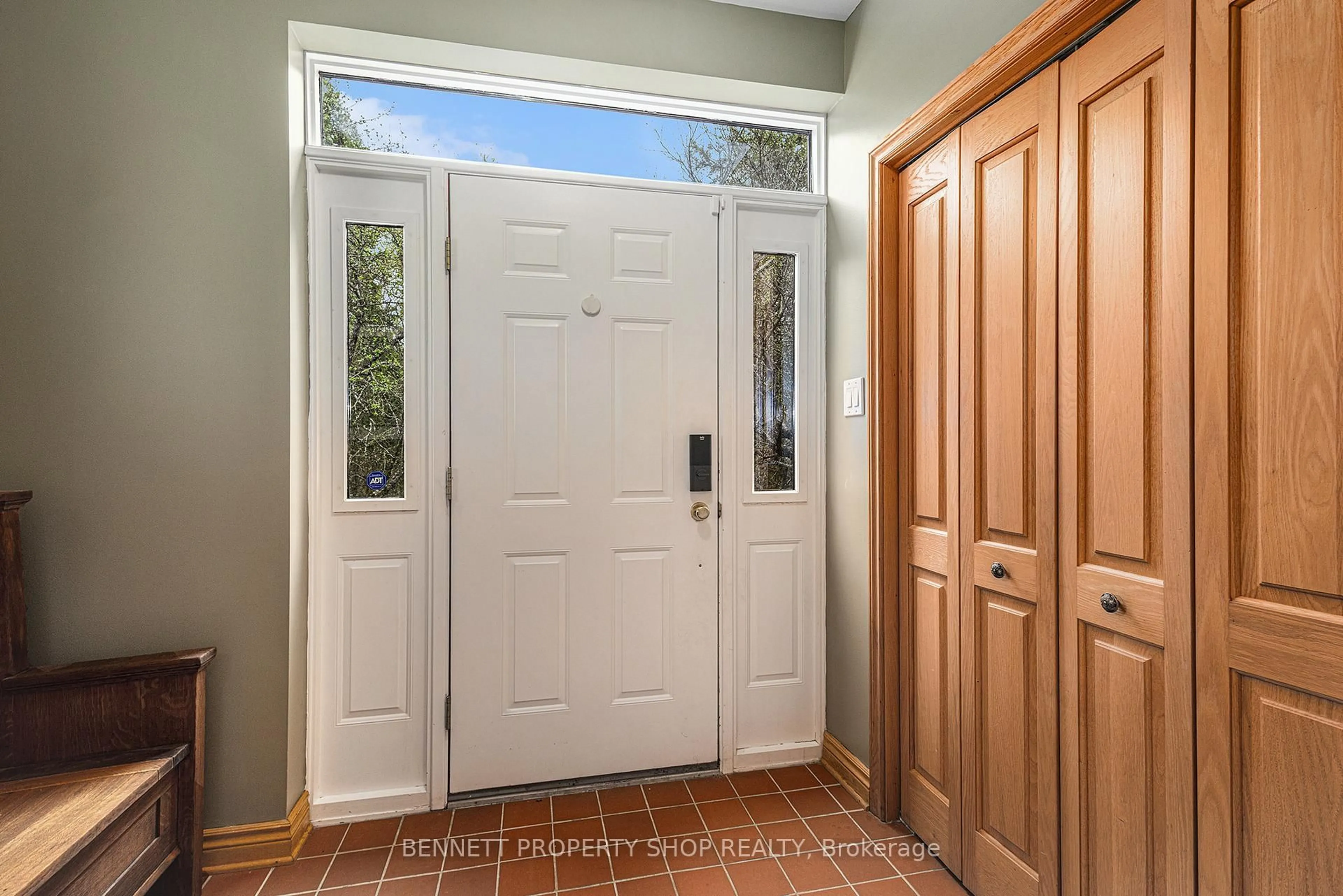 Indoor entryway for 104 Deerwood Dr, Kinburn Ontario K0A 2H0