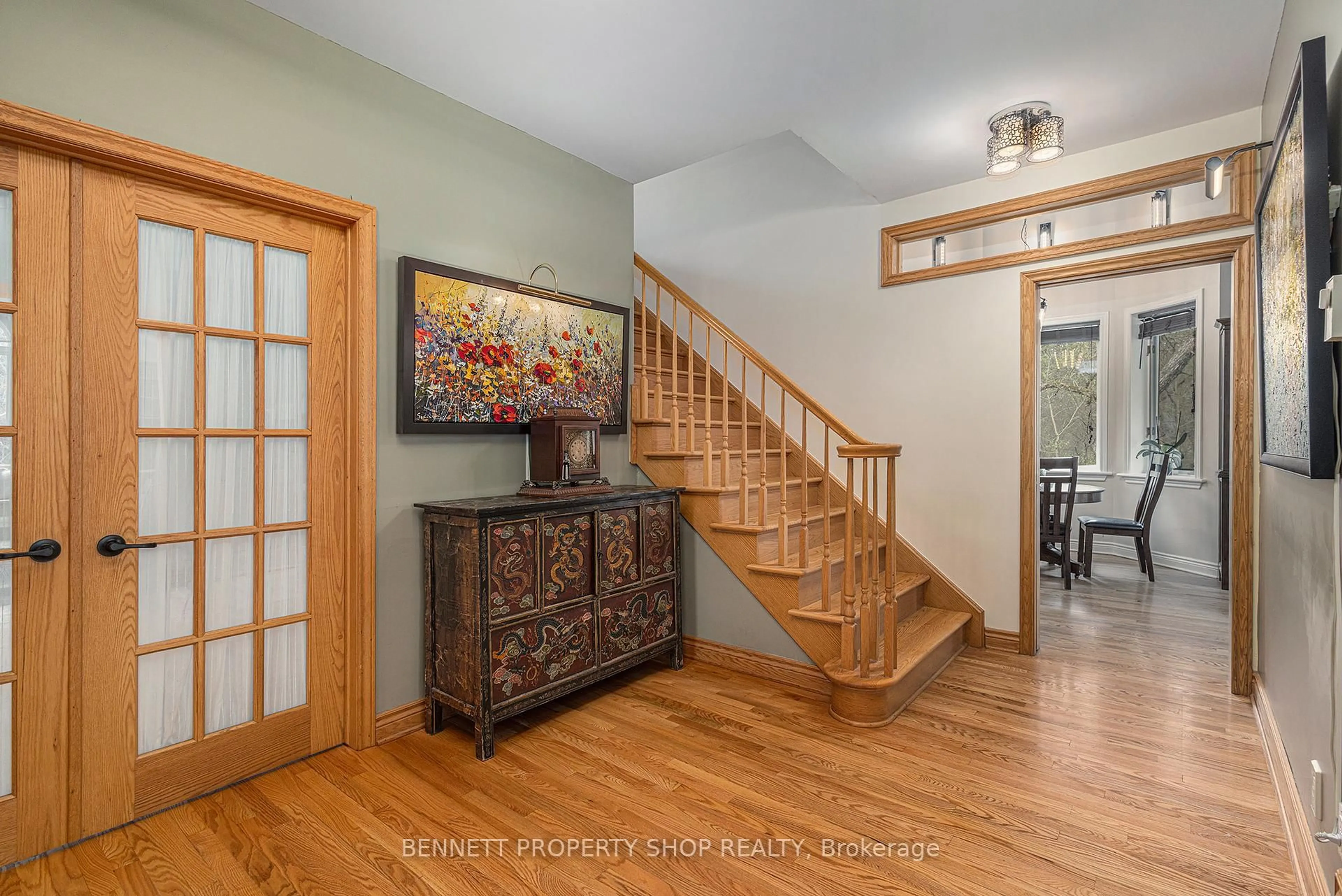 Indoor entryway for 104 Deerwood Dr, Kinburn Ontario K0A 2H0