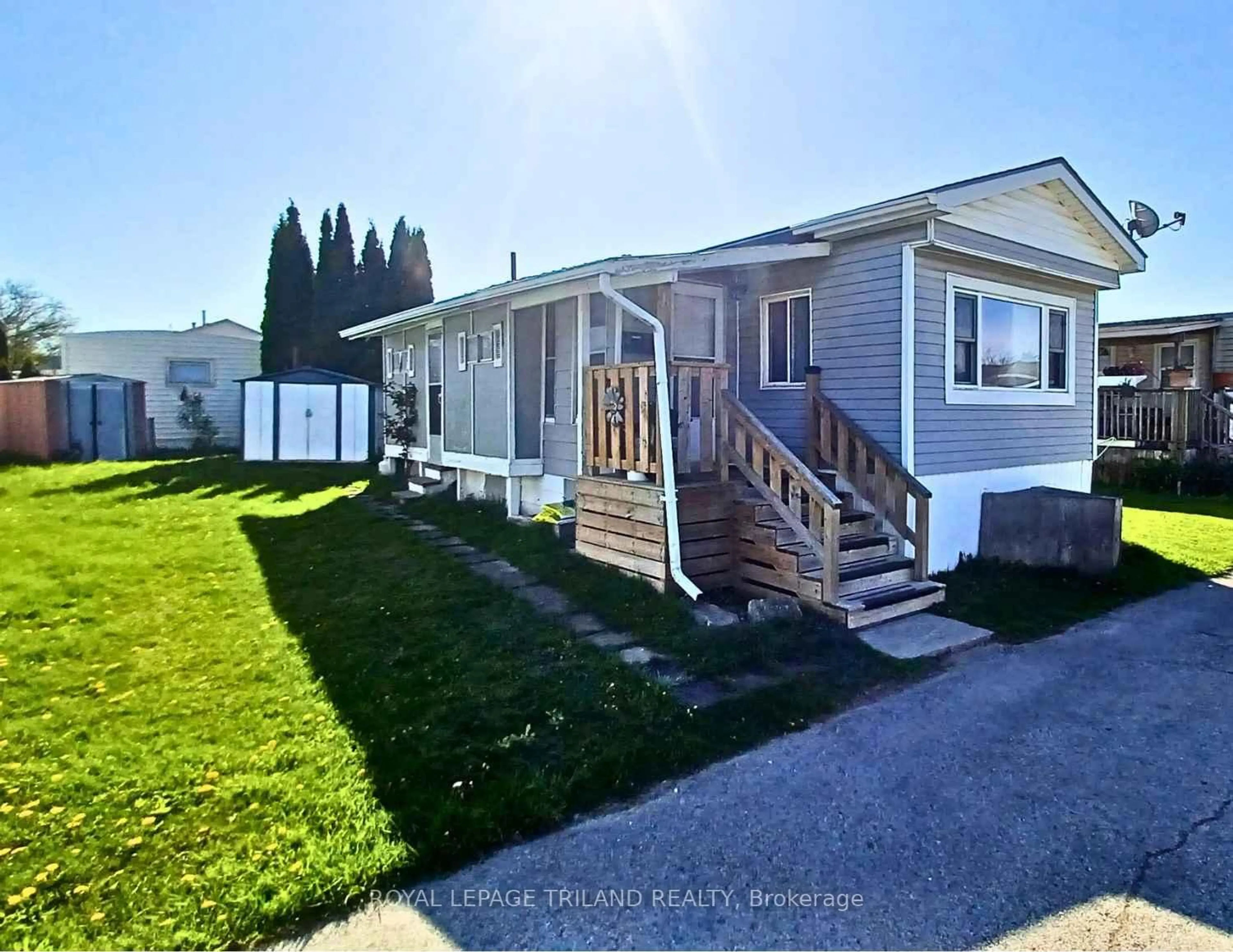Home with vinyl exterior material, street for 2189 Dundas St #54, London East Ontario N5V 1H3