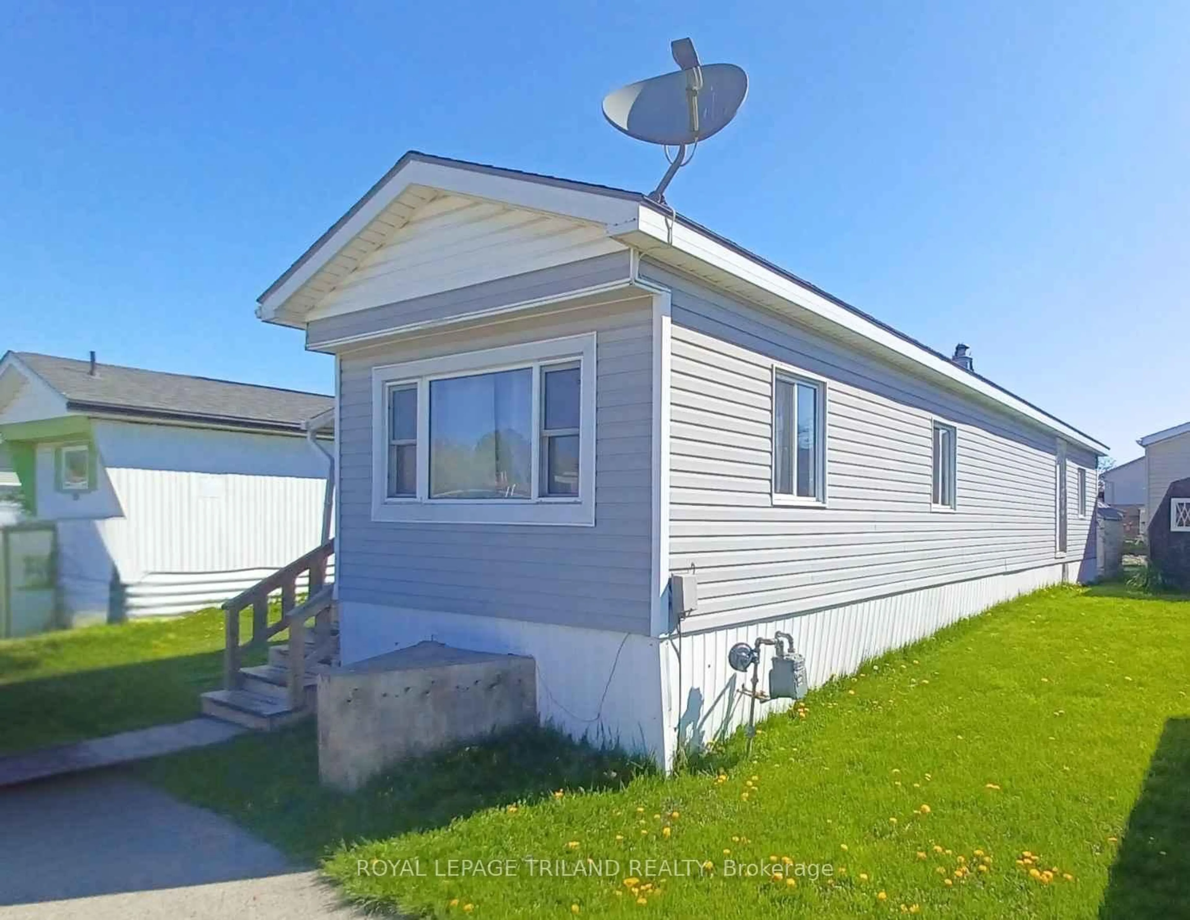Home with vinyl exterior material, street for 2189 Dundas St #54, London East Ontario N5V 1H3