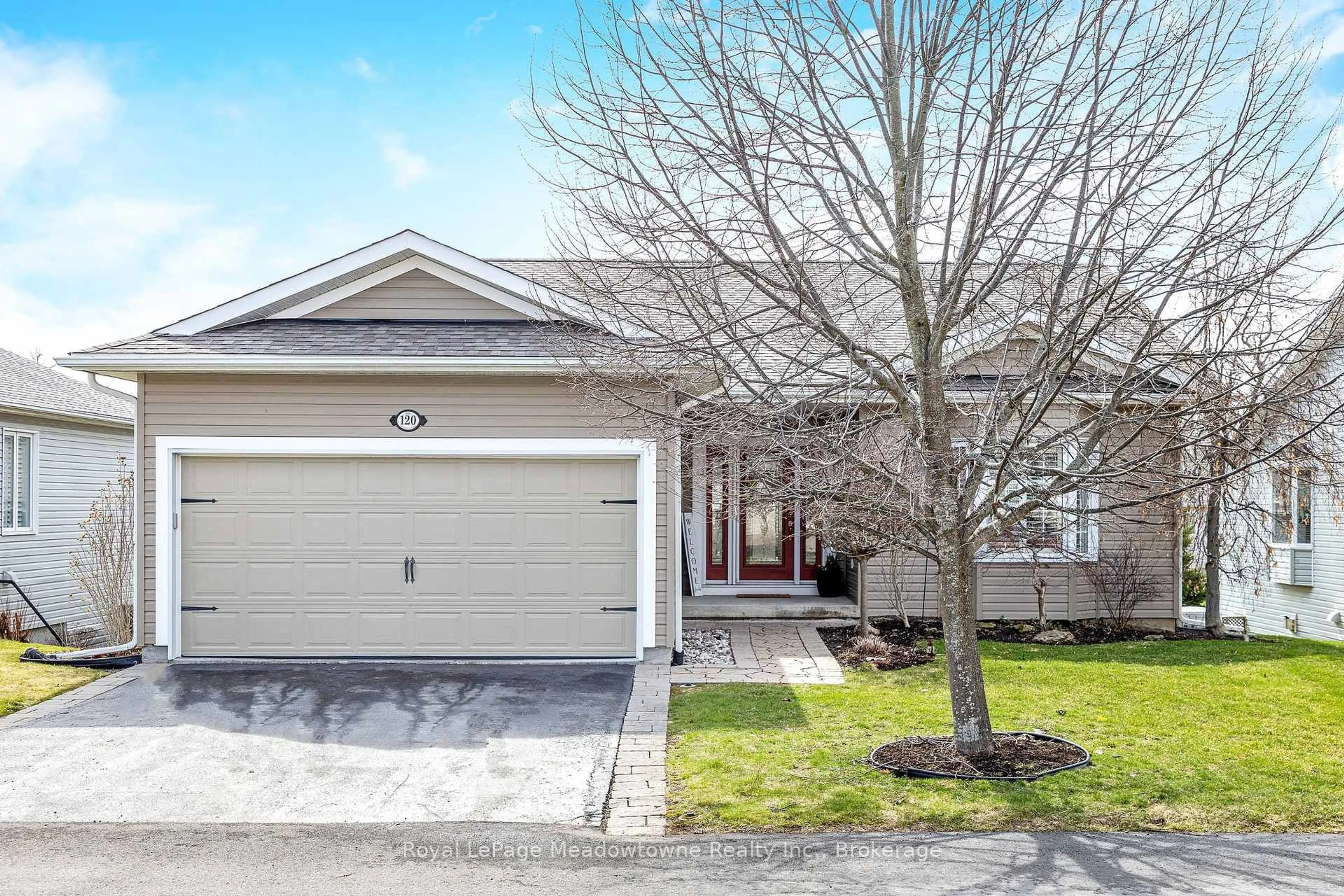 A pic from outside/outdoor area/front of a property/back of a property/a pic from drone, street for 120 Gracehill Cres, Hamilton Ontario L8B 1A5