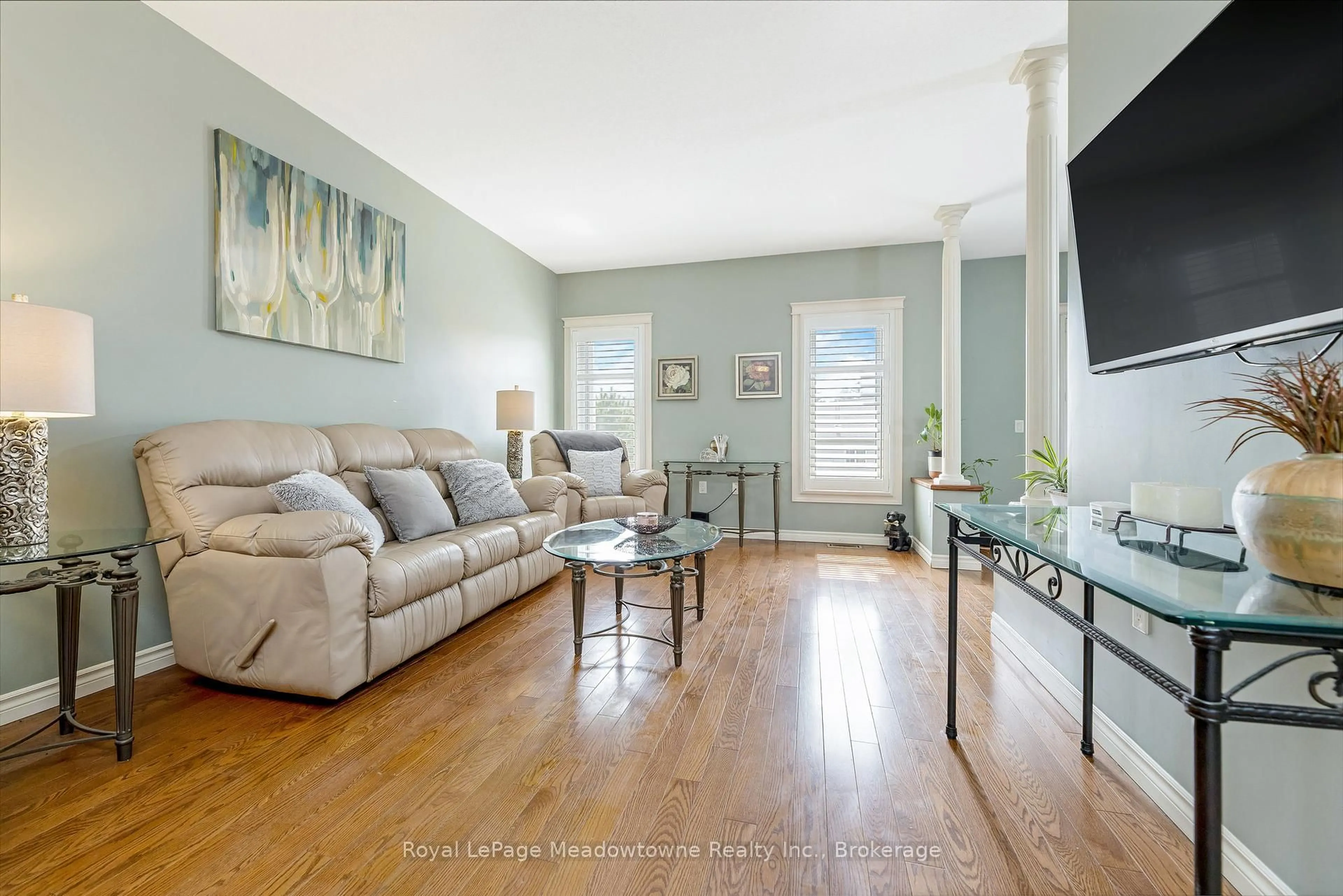 Living room with furniture, unknown for 120 Gracehill Cres, Hamilton Ontario L8B 1A5