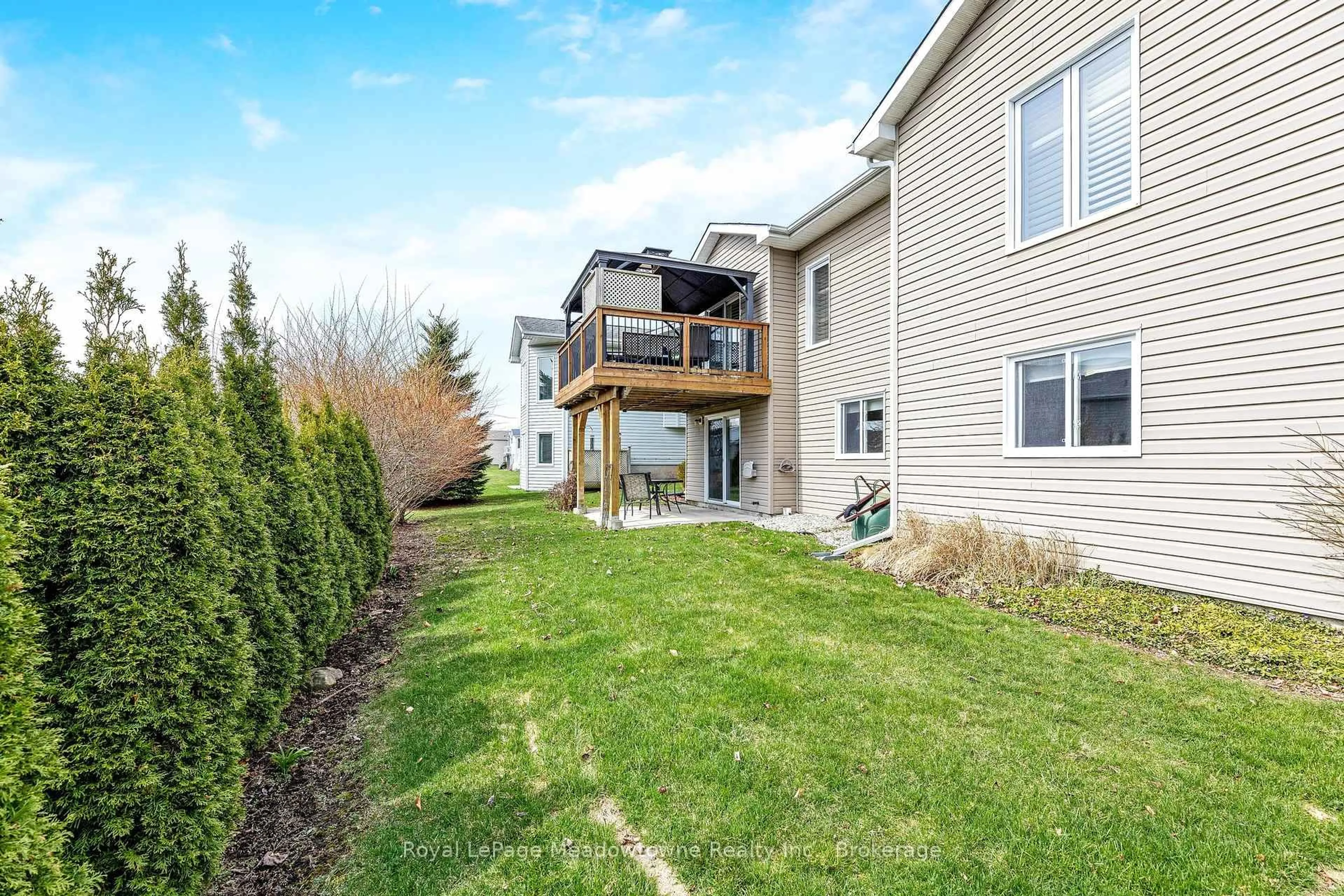 Patio, unknown for 120 Gracehill Cres, Hamilton Ontario L8B 1A5