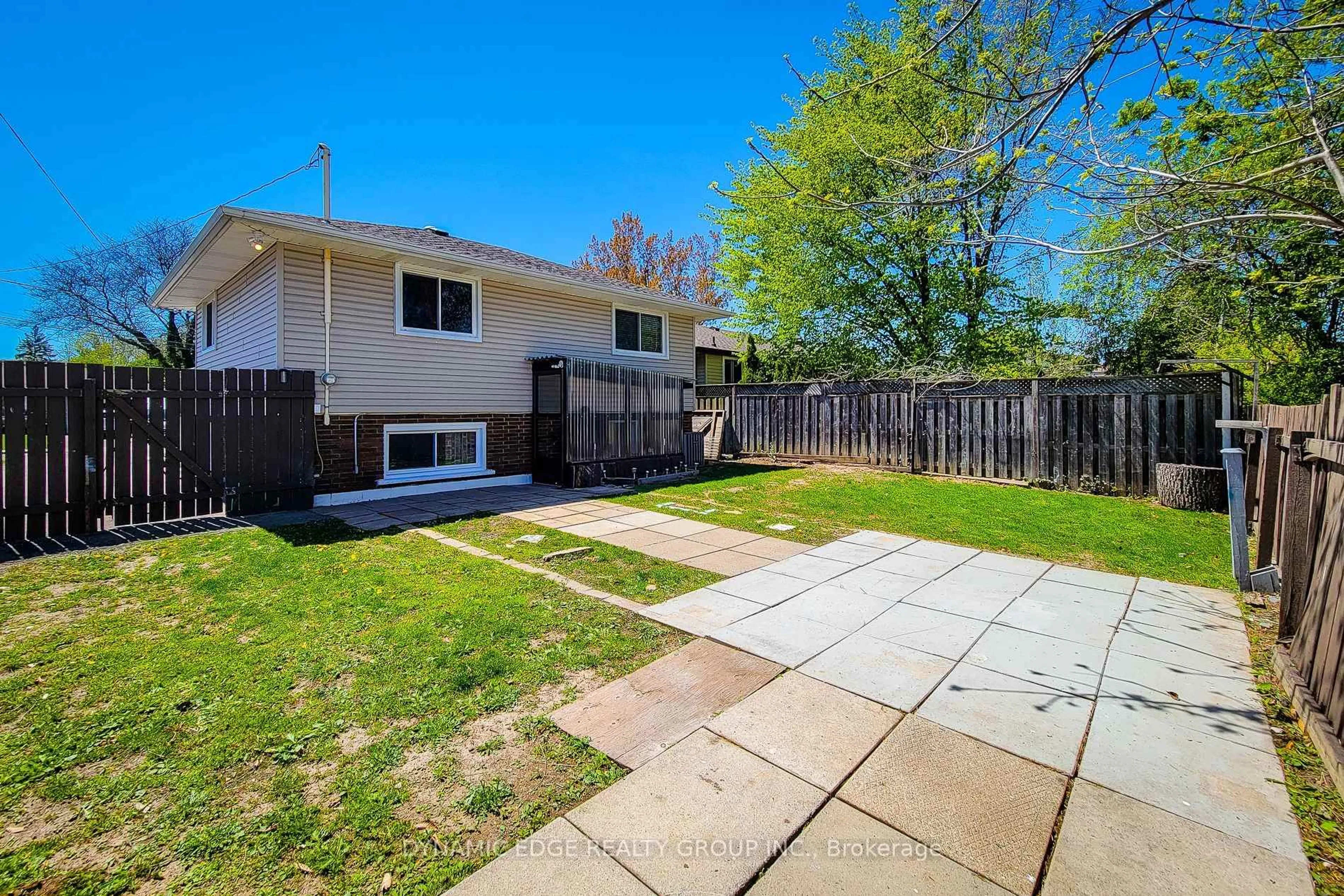 Patio, street for 100 Mountain Ave, Hamilton Ontario L8G 3P7