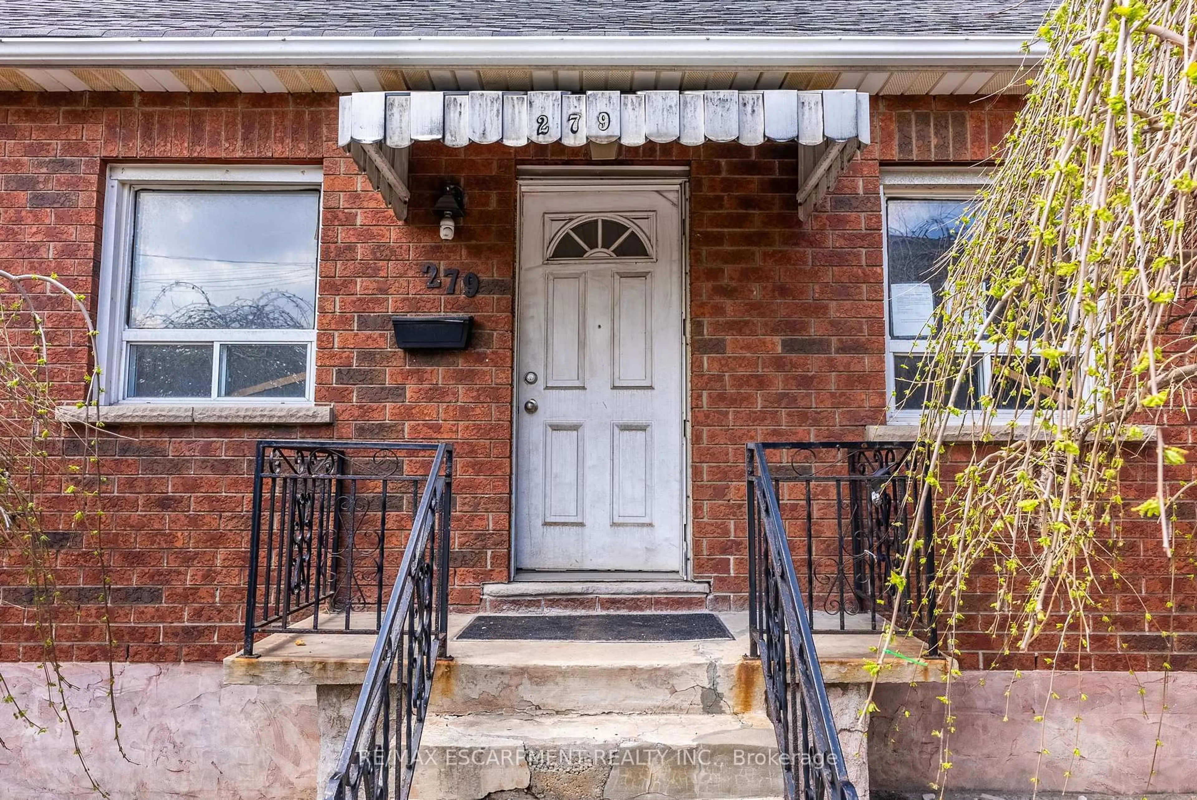 Home with brick exterior material, street for 279 Wentworth St, Hamilton Ontario L8L 5V9