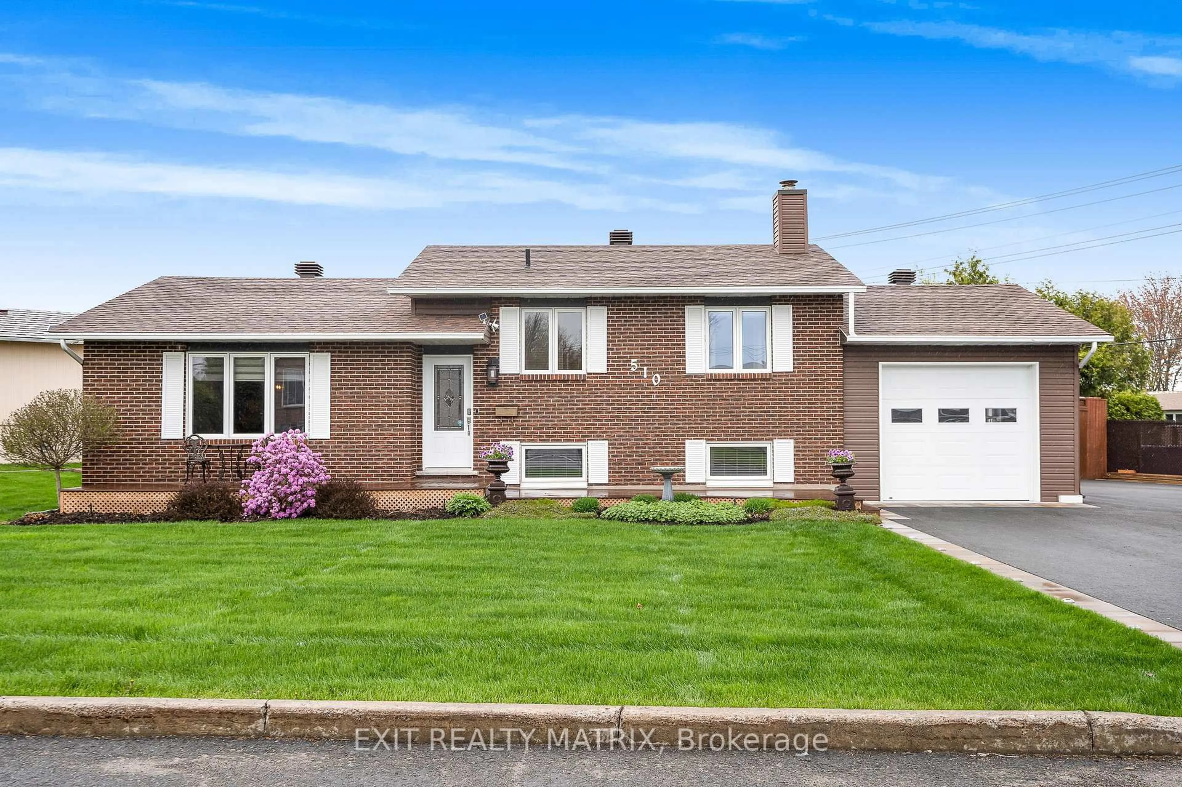 Home with vinyl exterior material, street for 510 Parisien St, Hawkesbury Ontario K6A 3B6