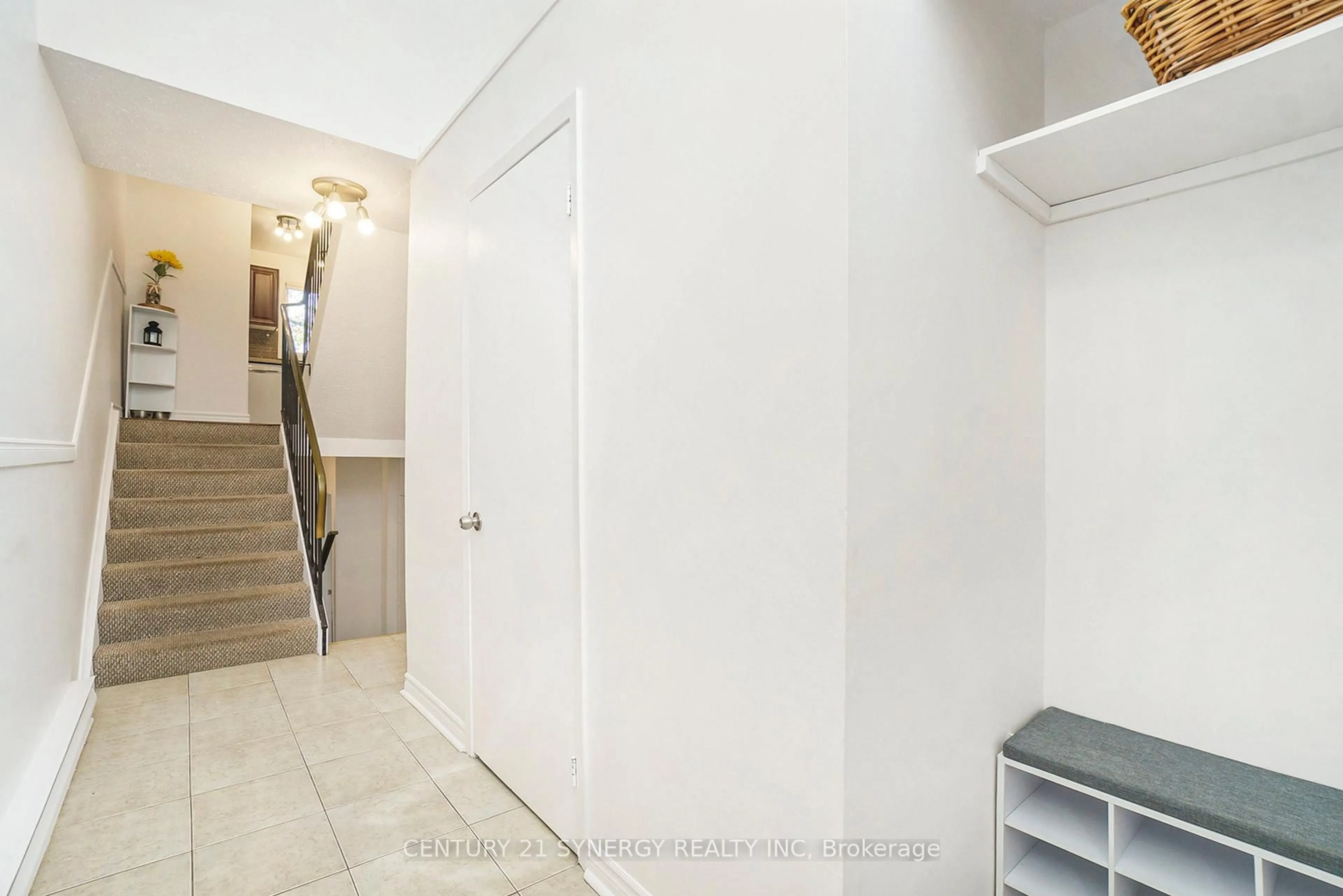 Indoor entryway for 2060 Eric Cres #79, Ottawa Ontario K1B 4P4