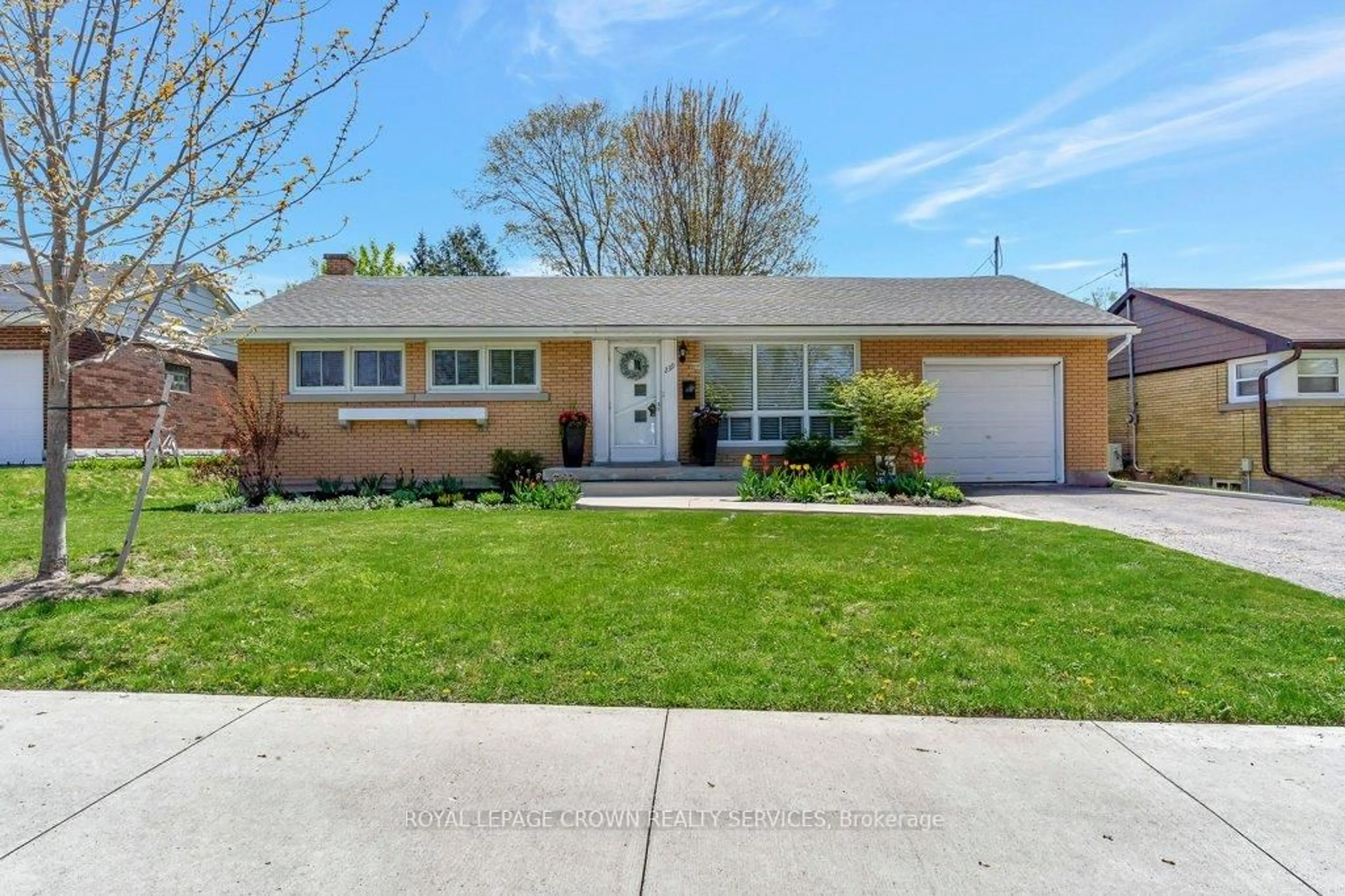 Home with vinyl exterior material, street for 239 Royal St, Waterloo Ontario N2J 2J1