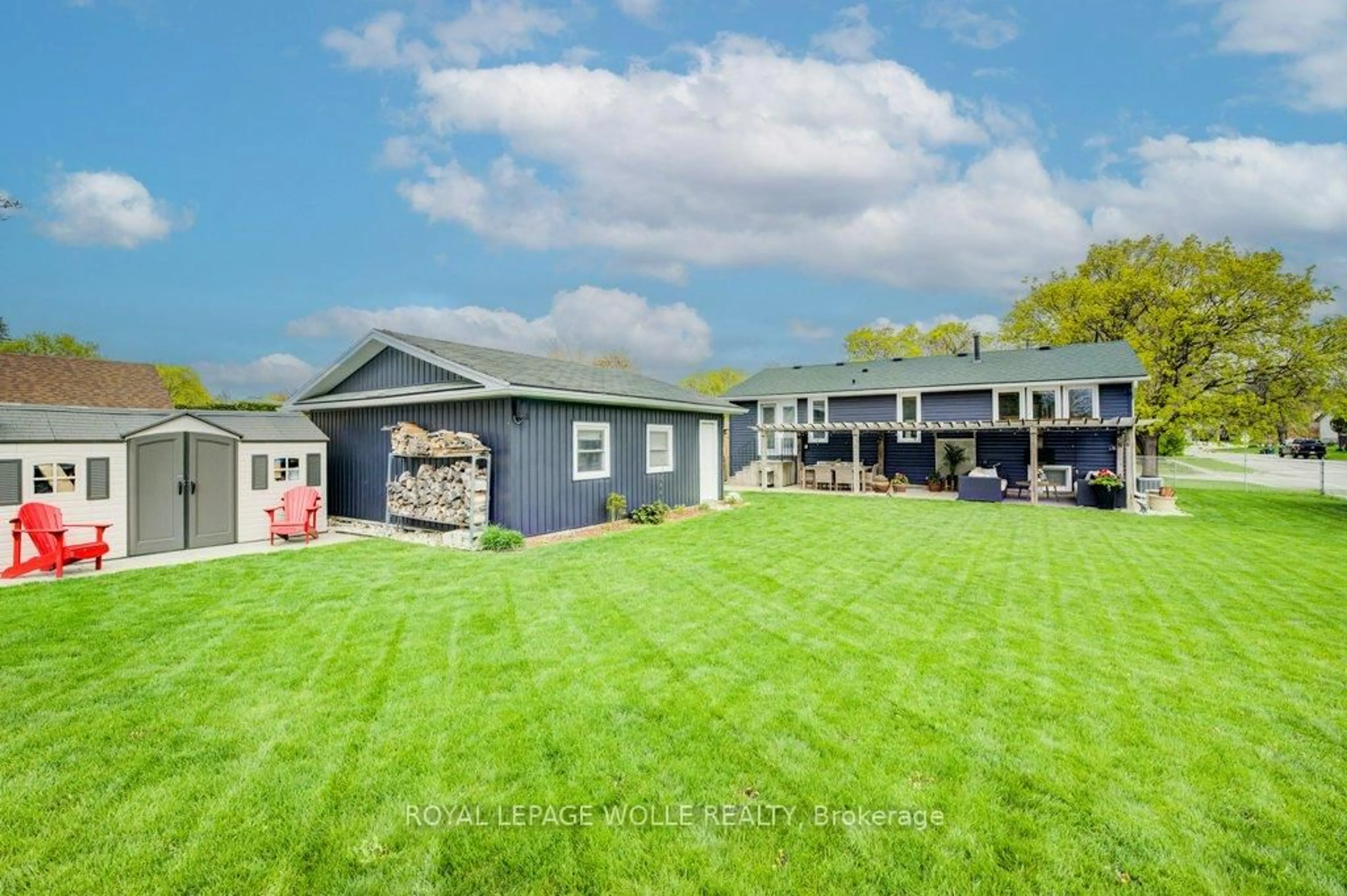 A pic from outside/outdoor area/front of a property/back of a property/a pic from drone, unknown for 36 Milton Ave, Cambridge Ontario N3C 2Y4