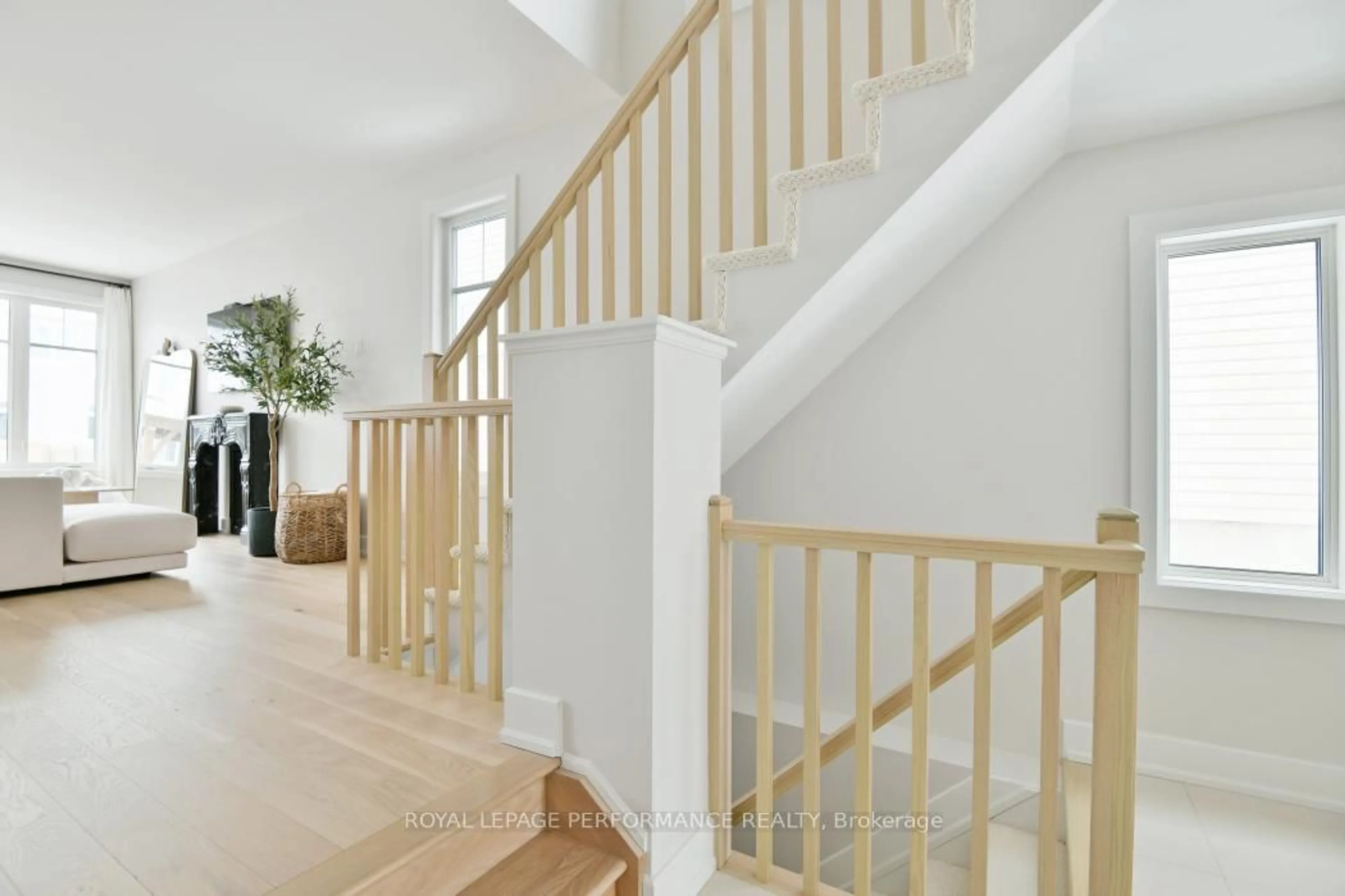Stairs for 713 Cap Diamant Way, Ottawa Ontario K4A 1J6