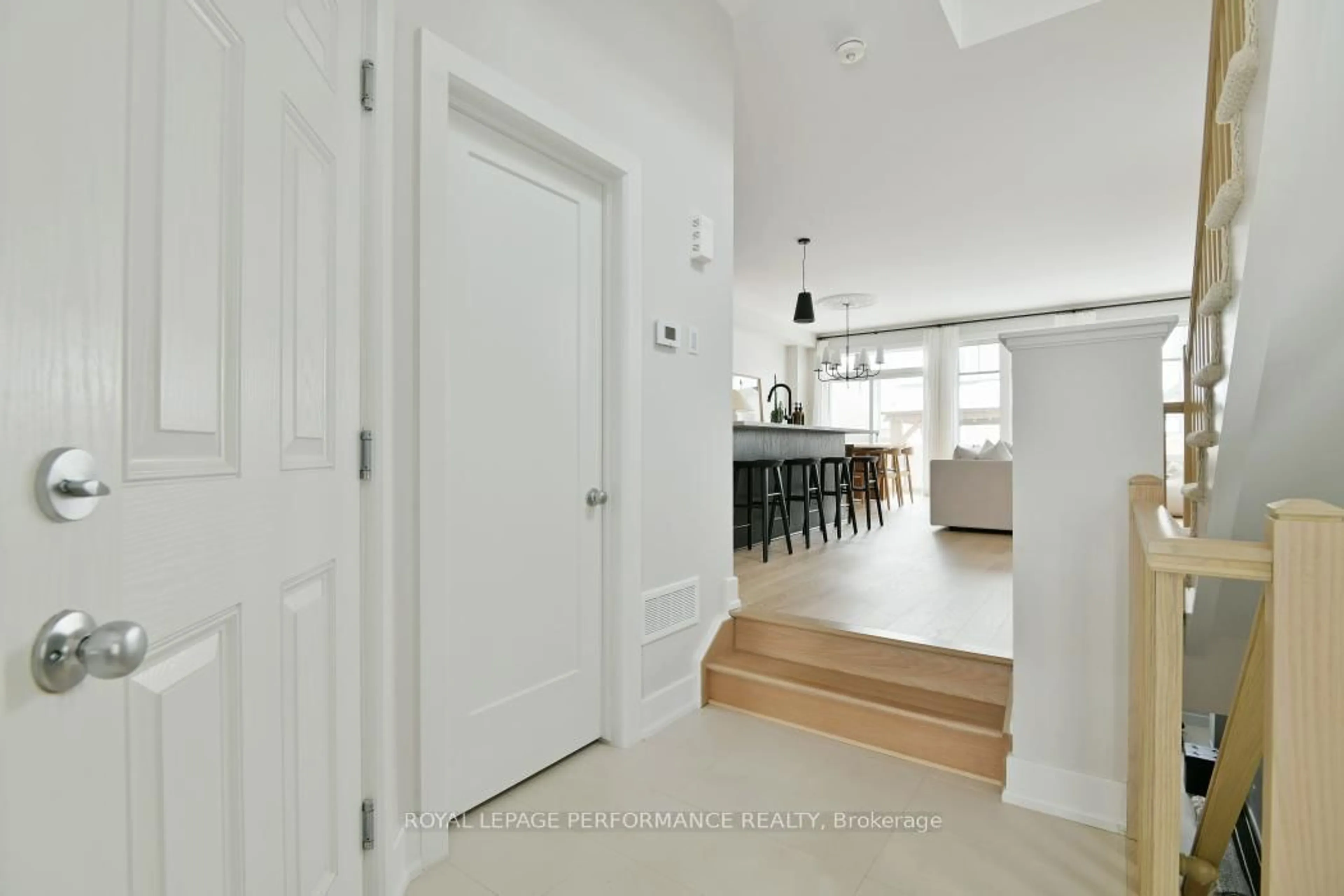 Indoor entryway for 713 Cap Diamant Way, Ottawa Ontario K4A 1J6