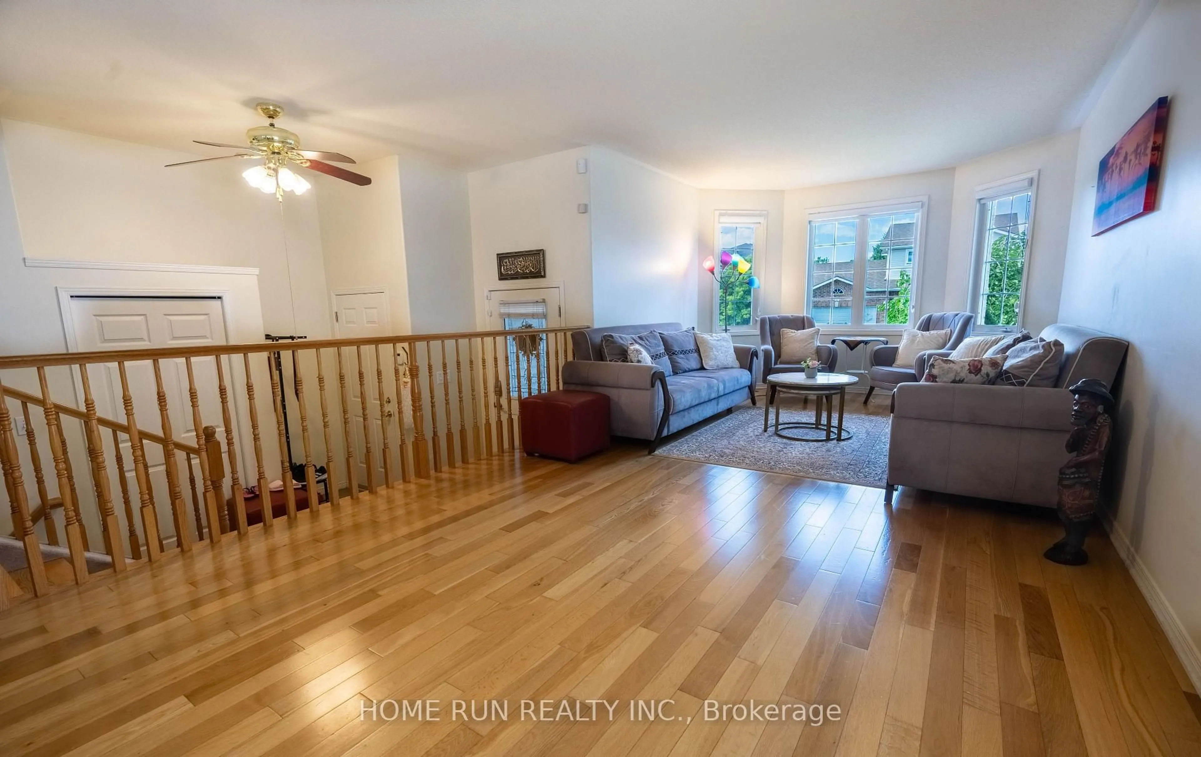 Living room with furniture, wood/laminate floor for 259 Sheridan St, Kingston Ontario K7P 3C6