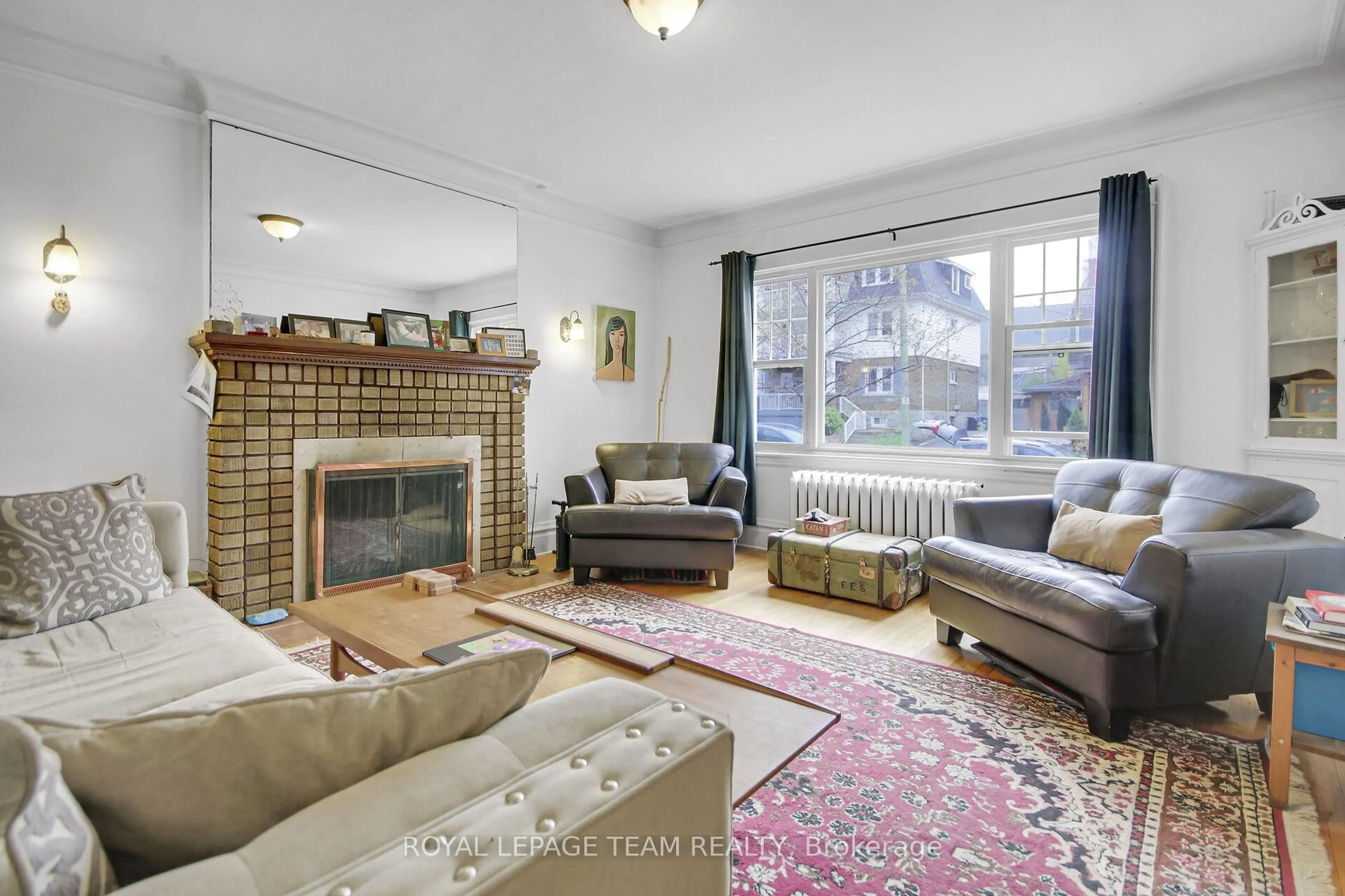 Living room with furniture, unknown for 27 Irving Ave, Ottawa Ontario K1Y 1Z2