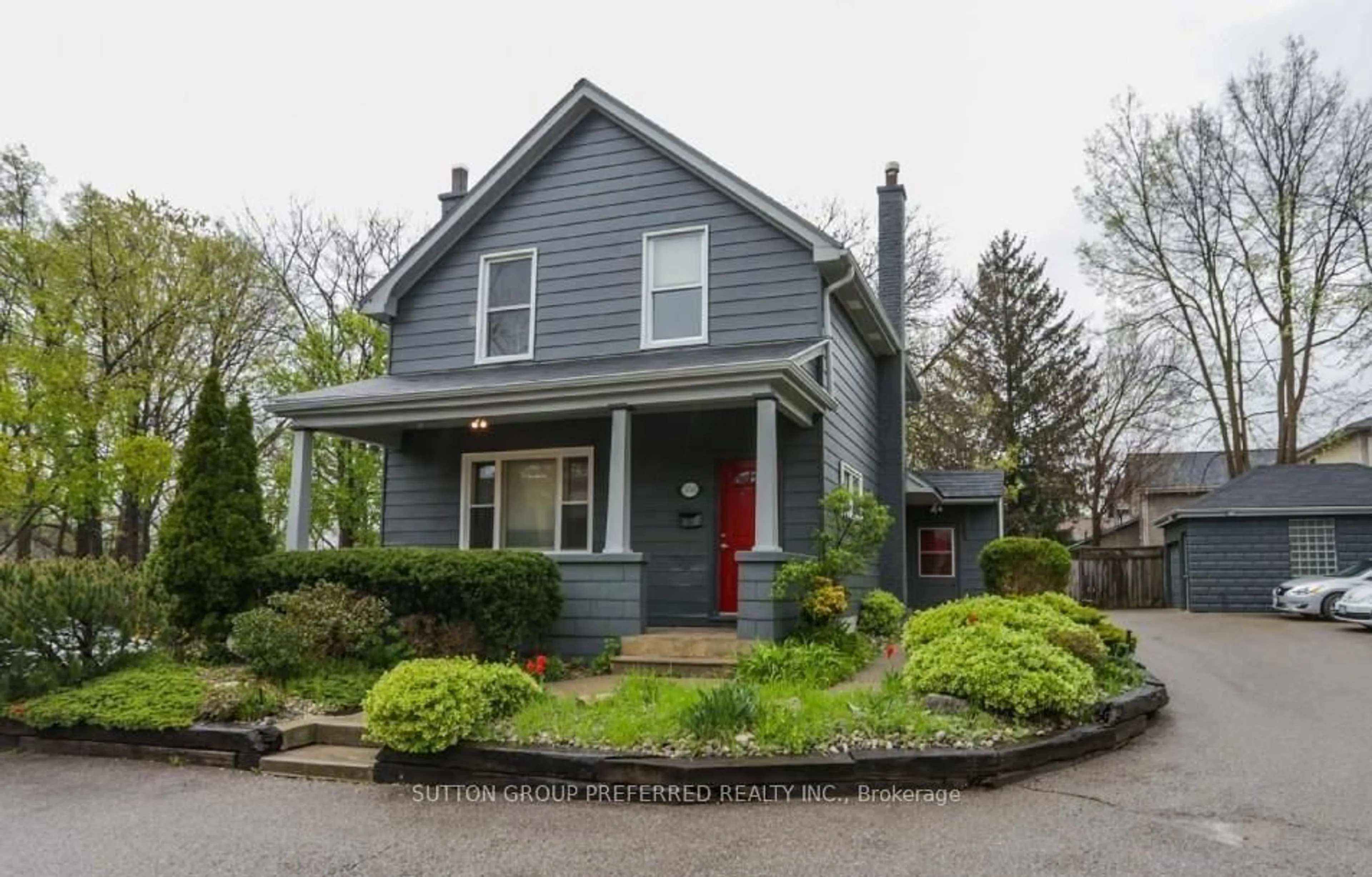Home with vinyl exterior material, street for 558 Waterloo St, London East Ontario N6B 2P9