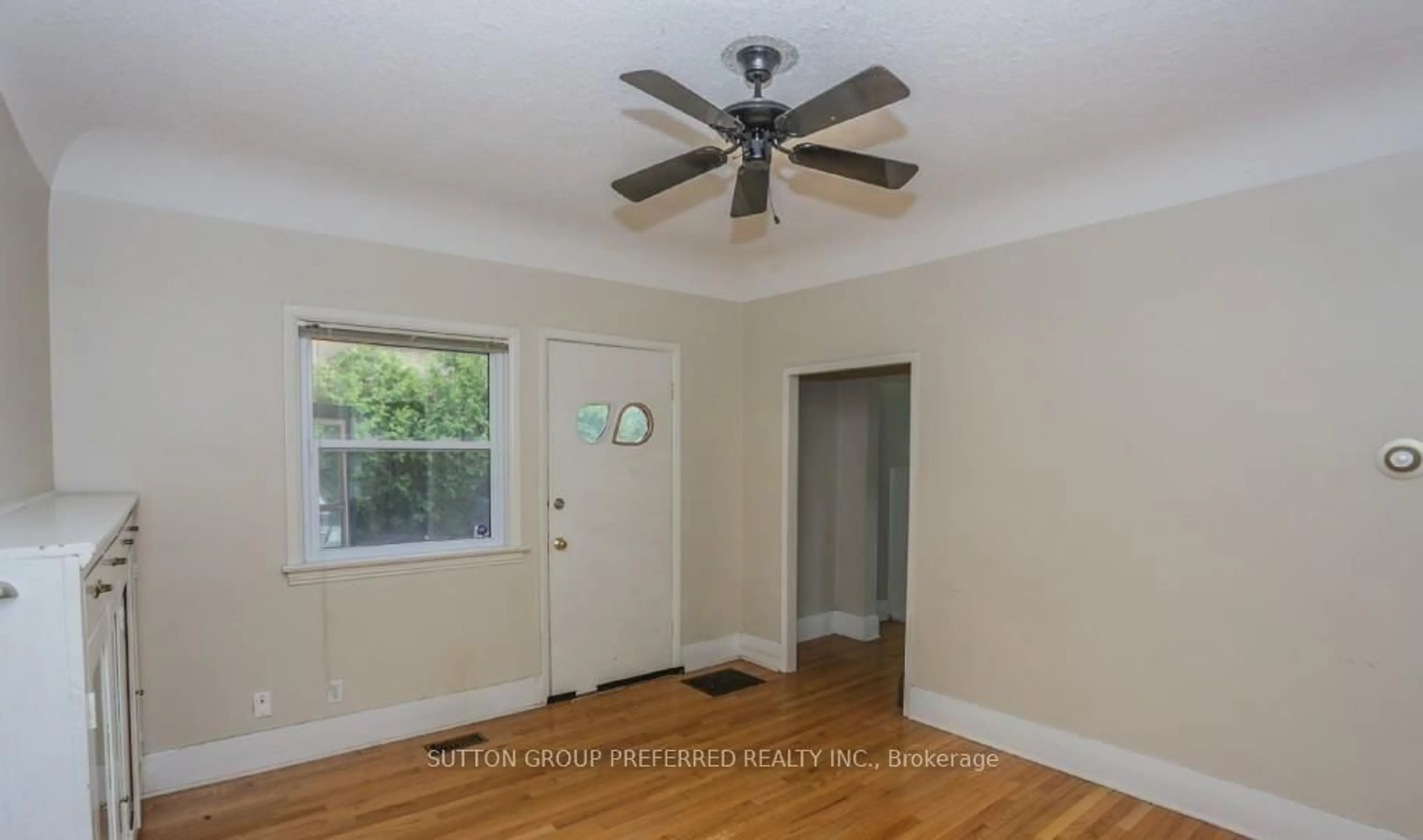A pic of a room for 558 Waterloo St, London East Ontario N6B 2P9