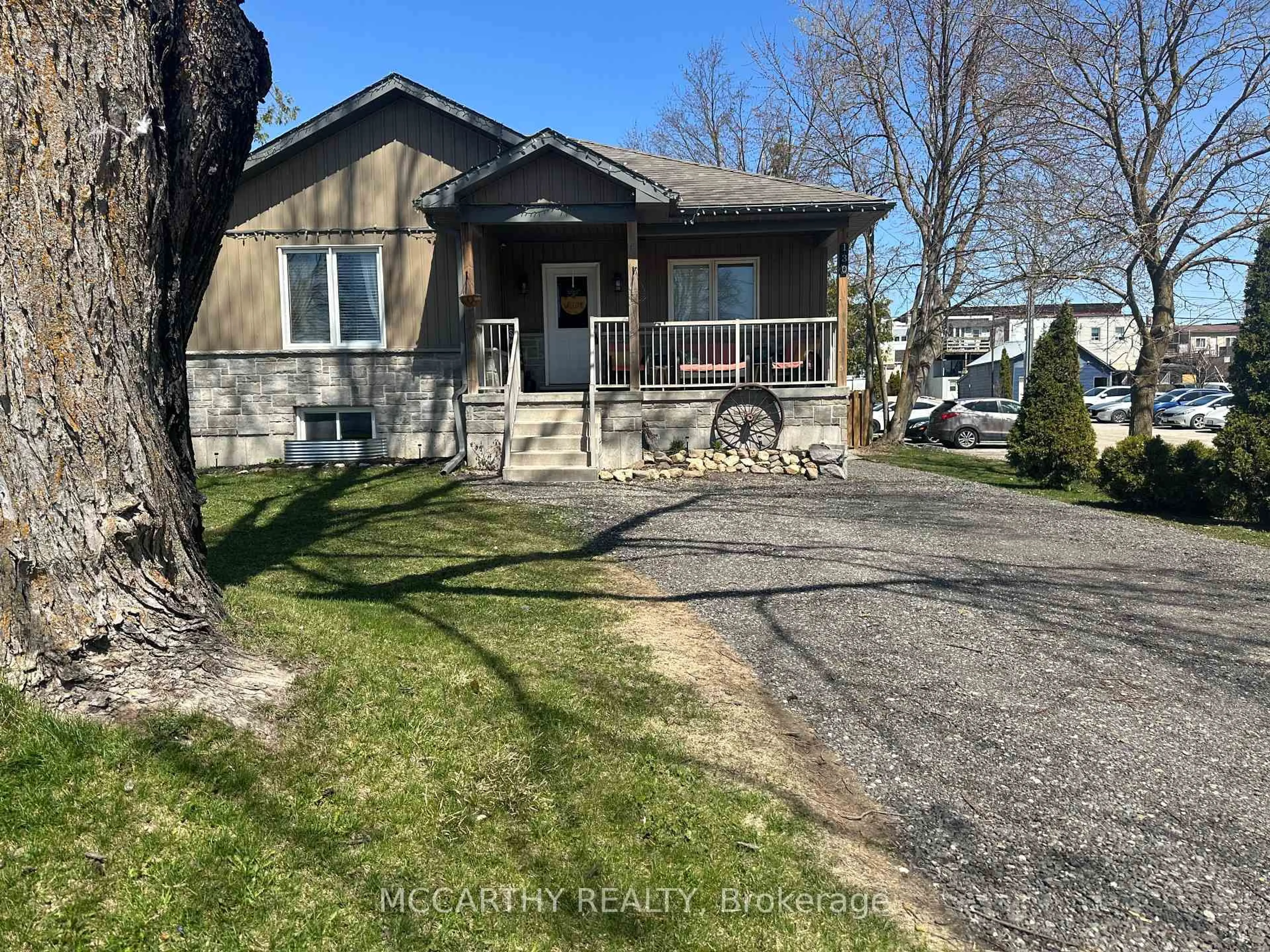 A pic from outside/outdoor area/front of a property/back of a property/a pic from drone, street for 130 Wellington St, Shelburne Ontario L9V 2Y1