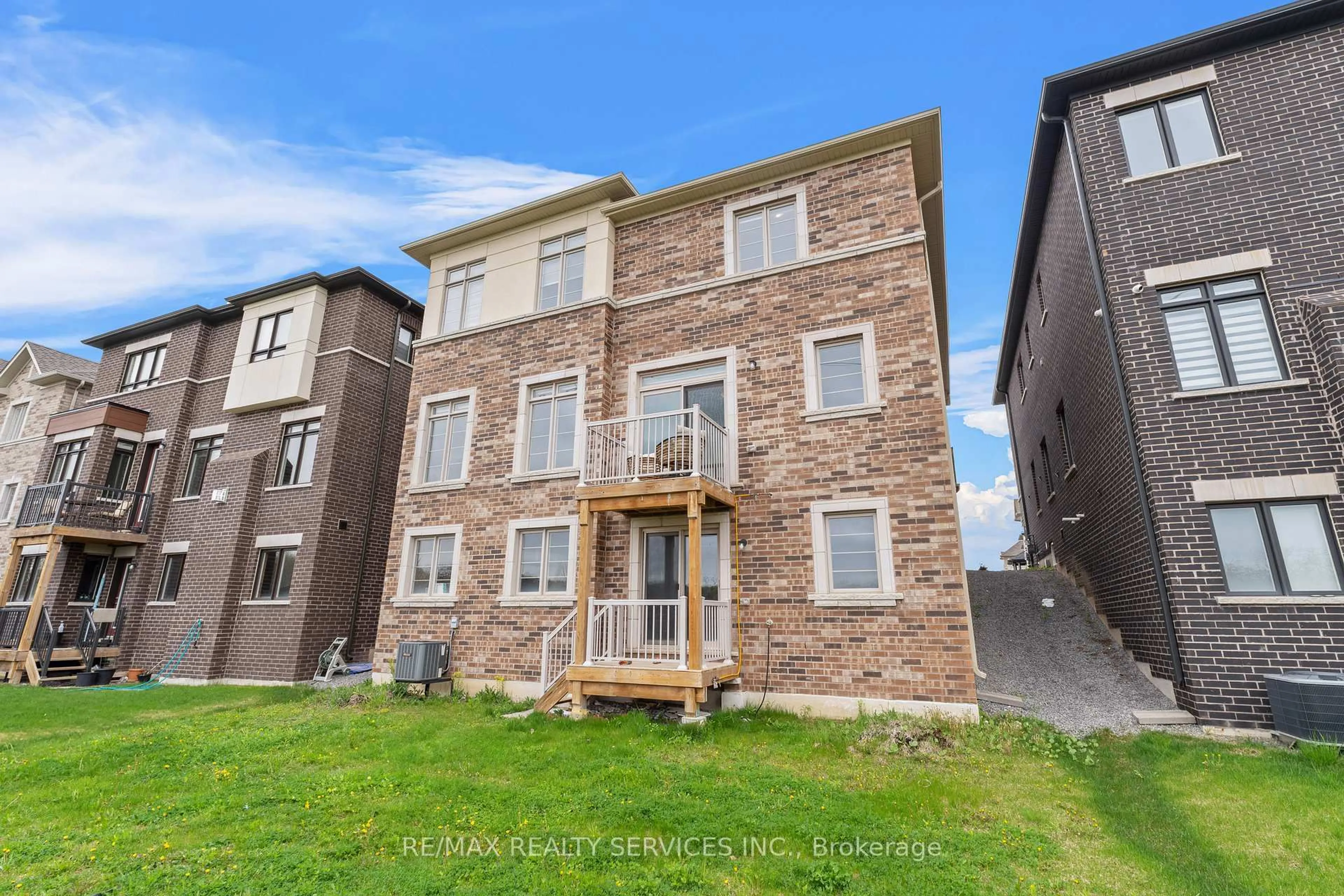 Unknown for 229 Agro St, Hamilton Ontario L8B 1W9
