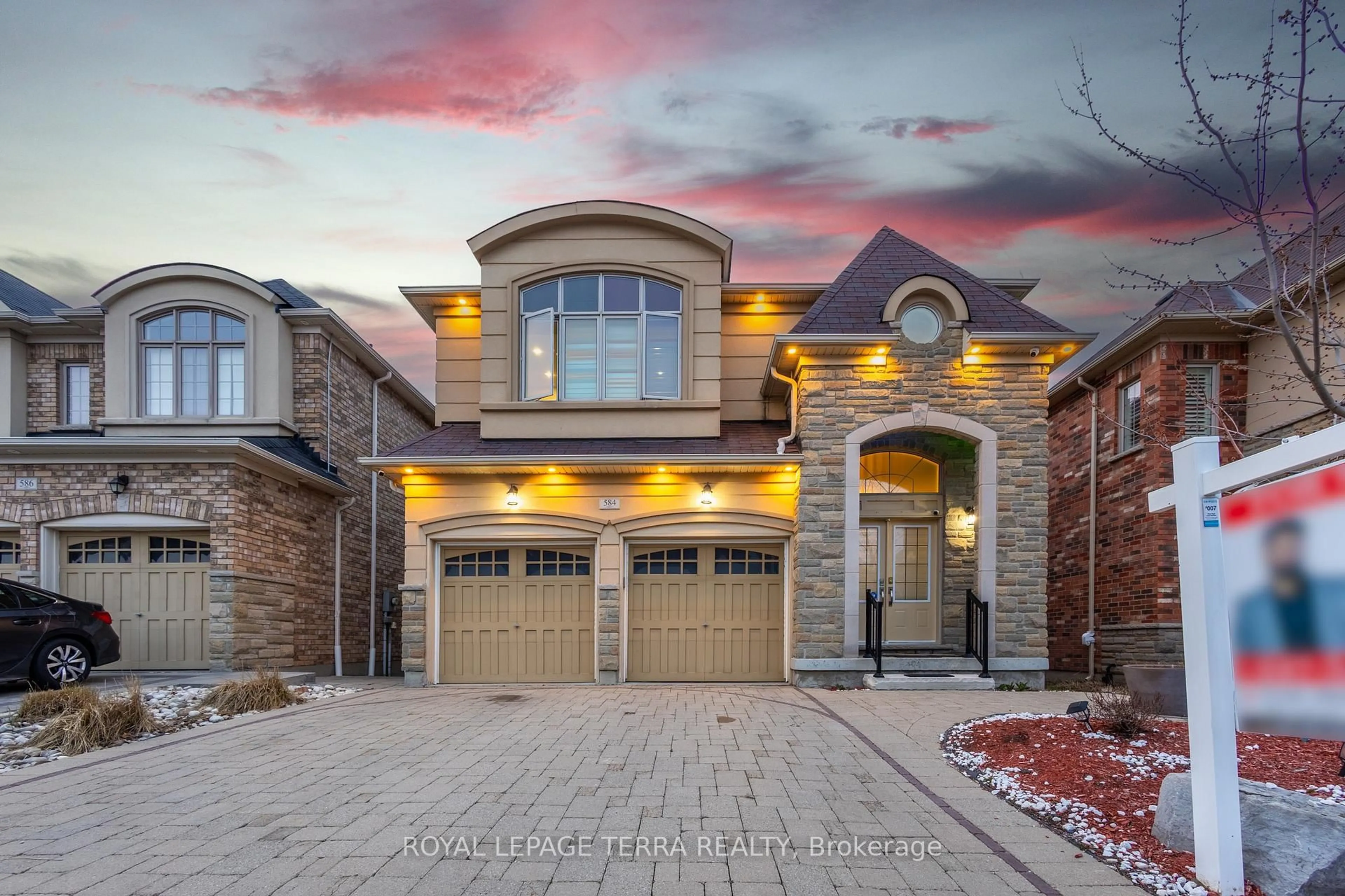 Home with brick exterior material, street for 584 Pinery Tr, Waterloo Ontario N2V 2Y3