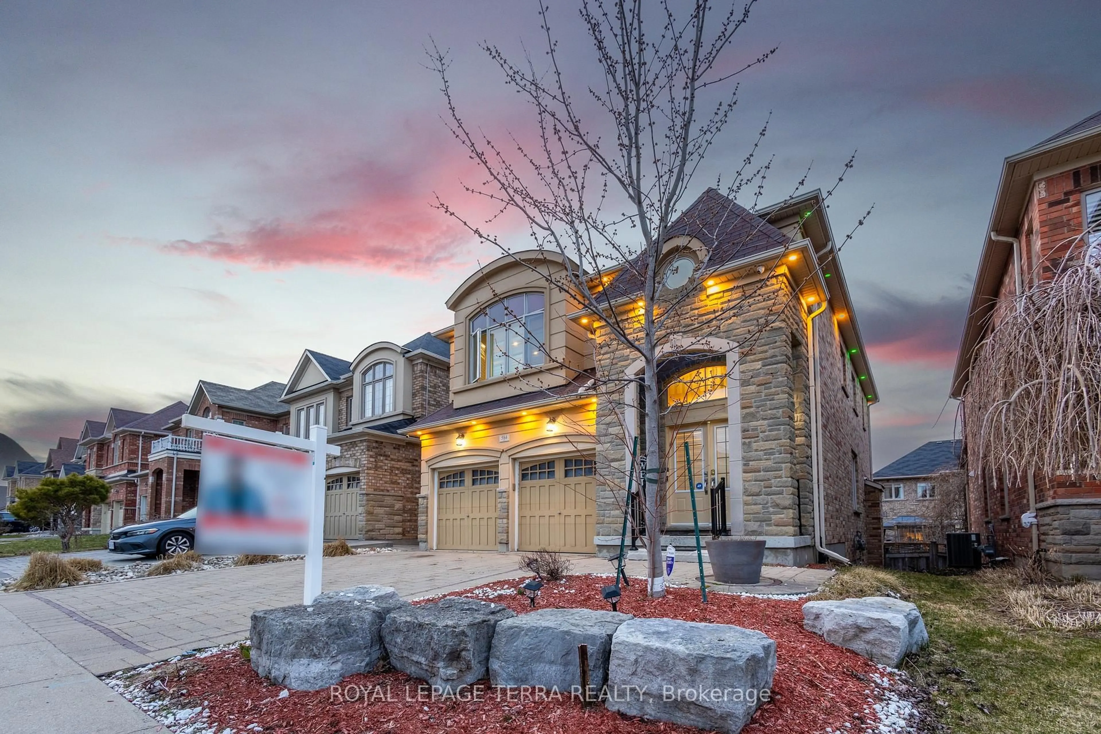 Home with brick exterior material, street for 584 Pinery Tr, Waterloo Ontario N2V 2Y3