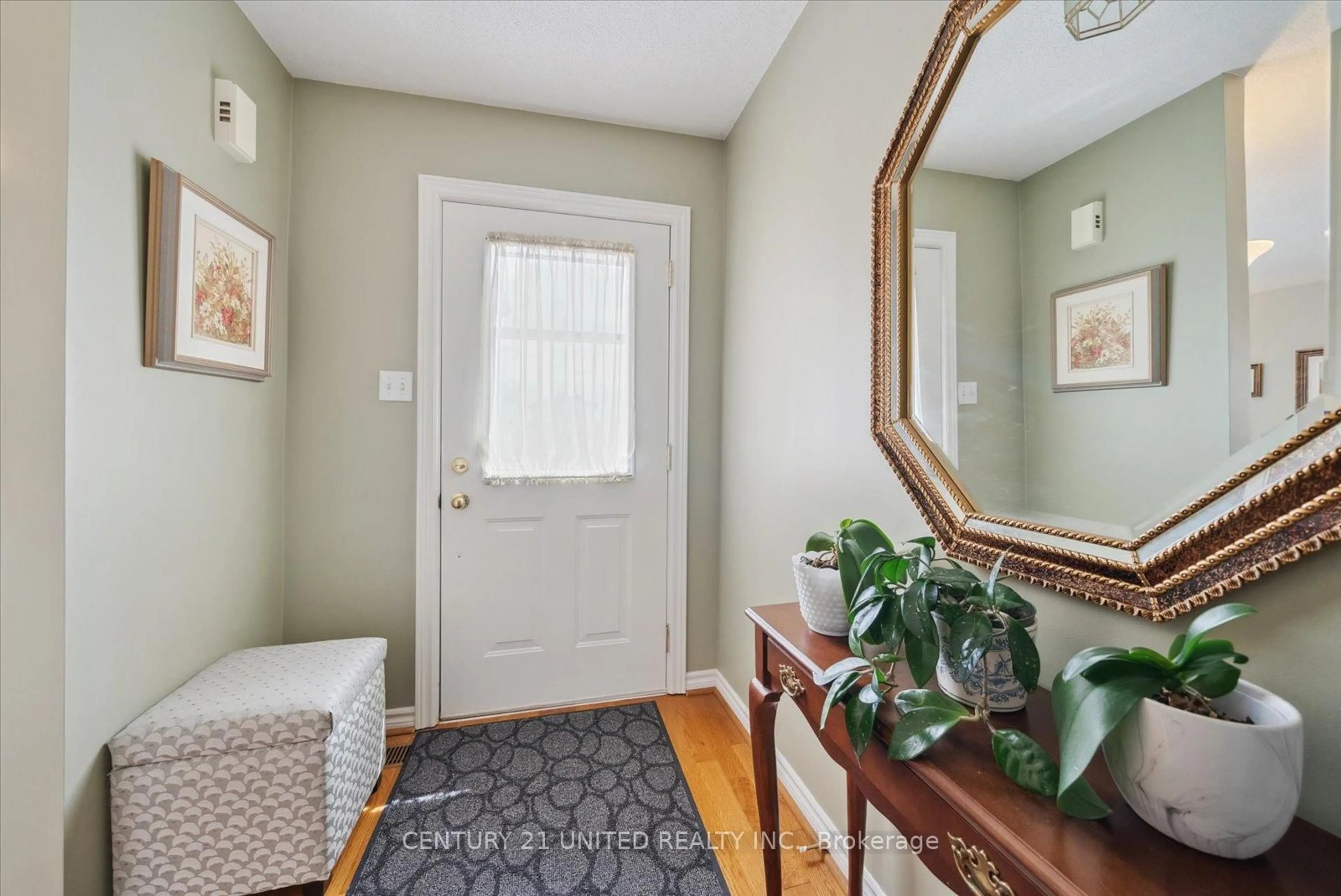 Indoor entryway for 721 Trailview Dr, Peterborough South Ontario K9J 8P1