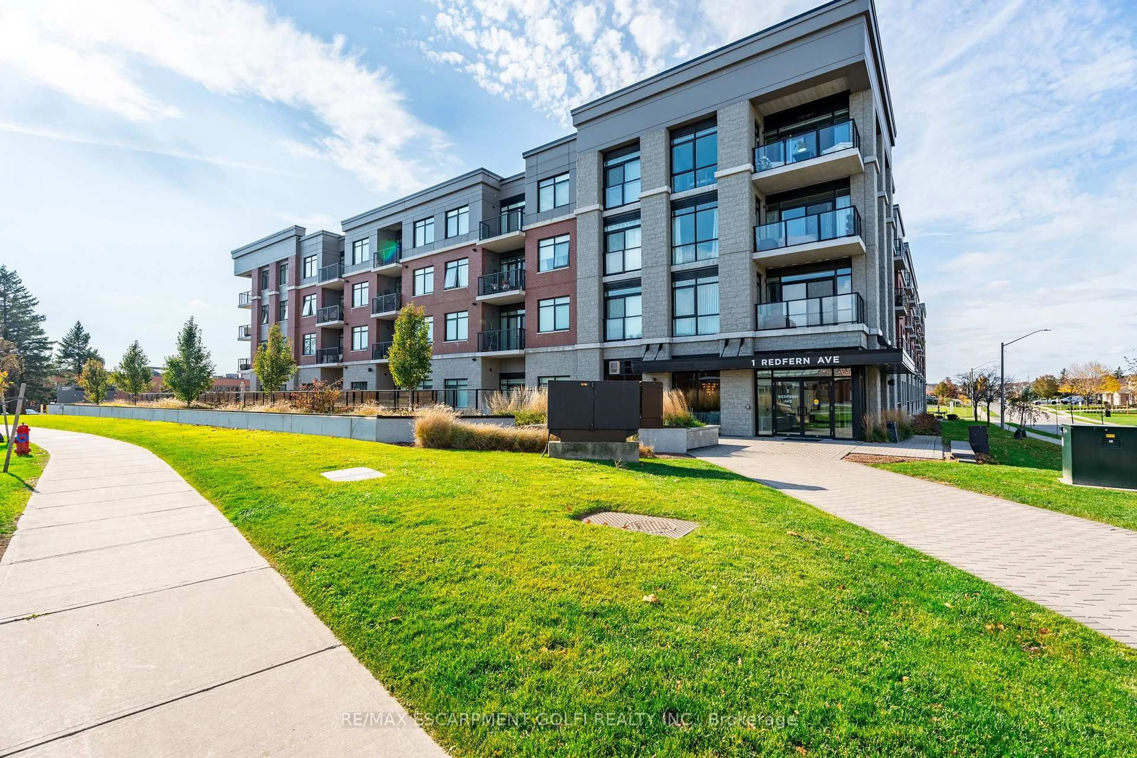Patio, unknown for 1 Redfern Ave #329, Hamilton Ontario L9C 0E6