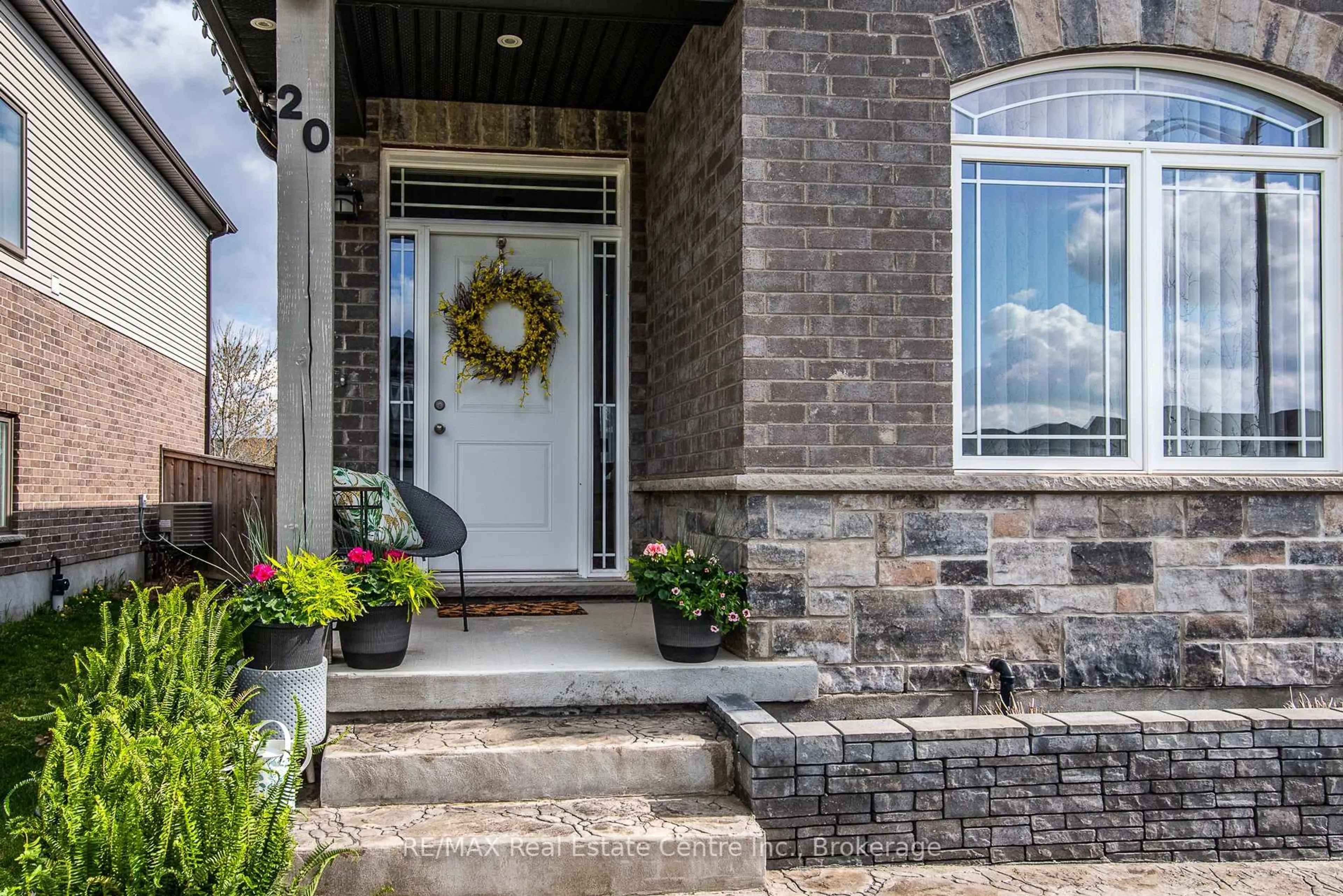 Indoor entryway for 20 Stier Rd, Wilmot Ontario N3A 4N7