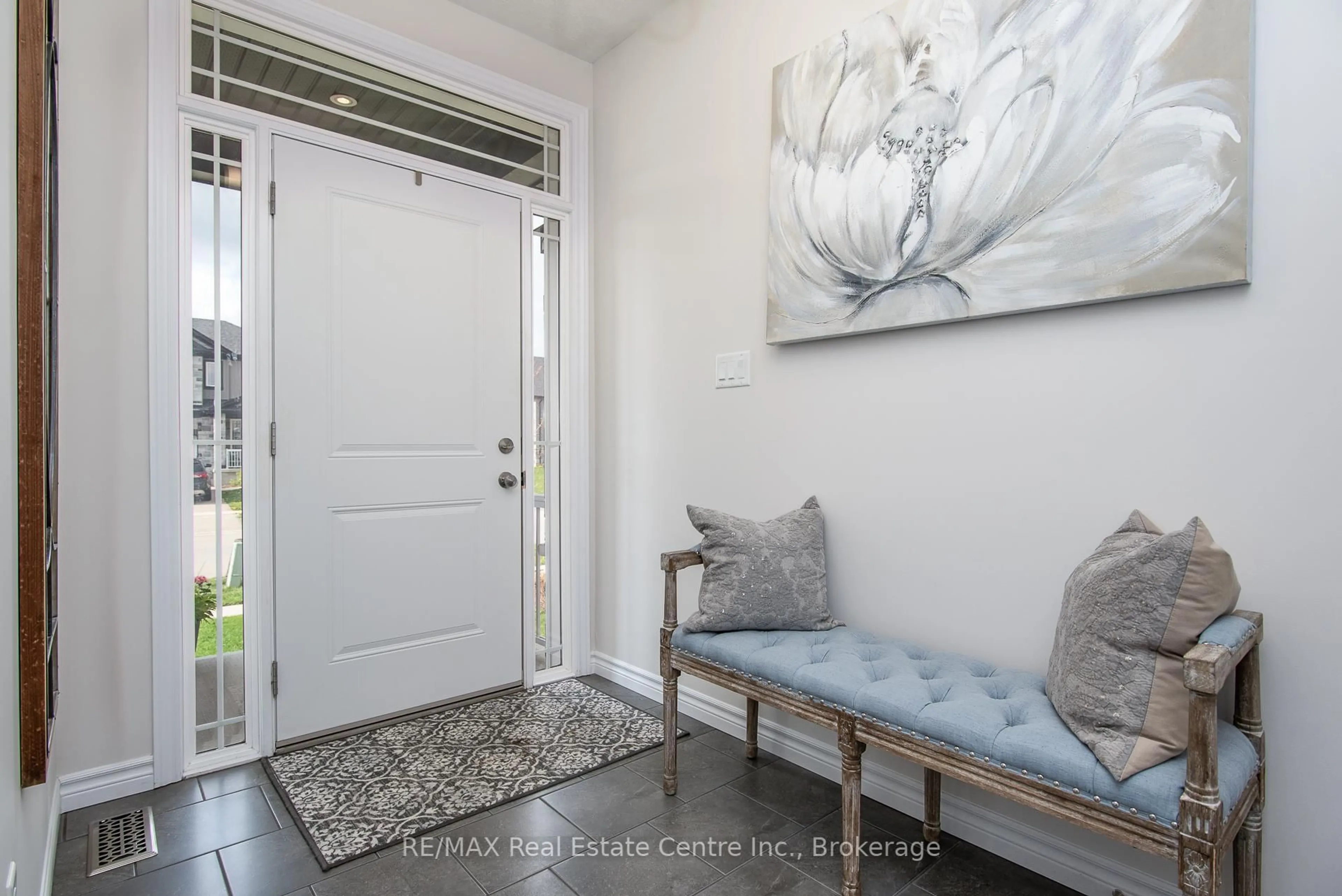 Indoor entryway for 20 Stier Rd, Wilmot Ontario N3A 4N7