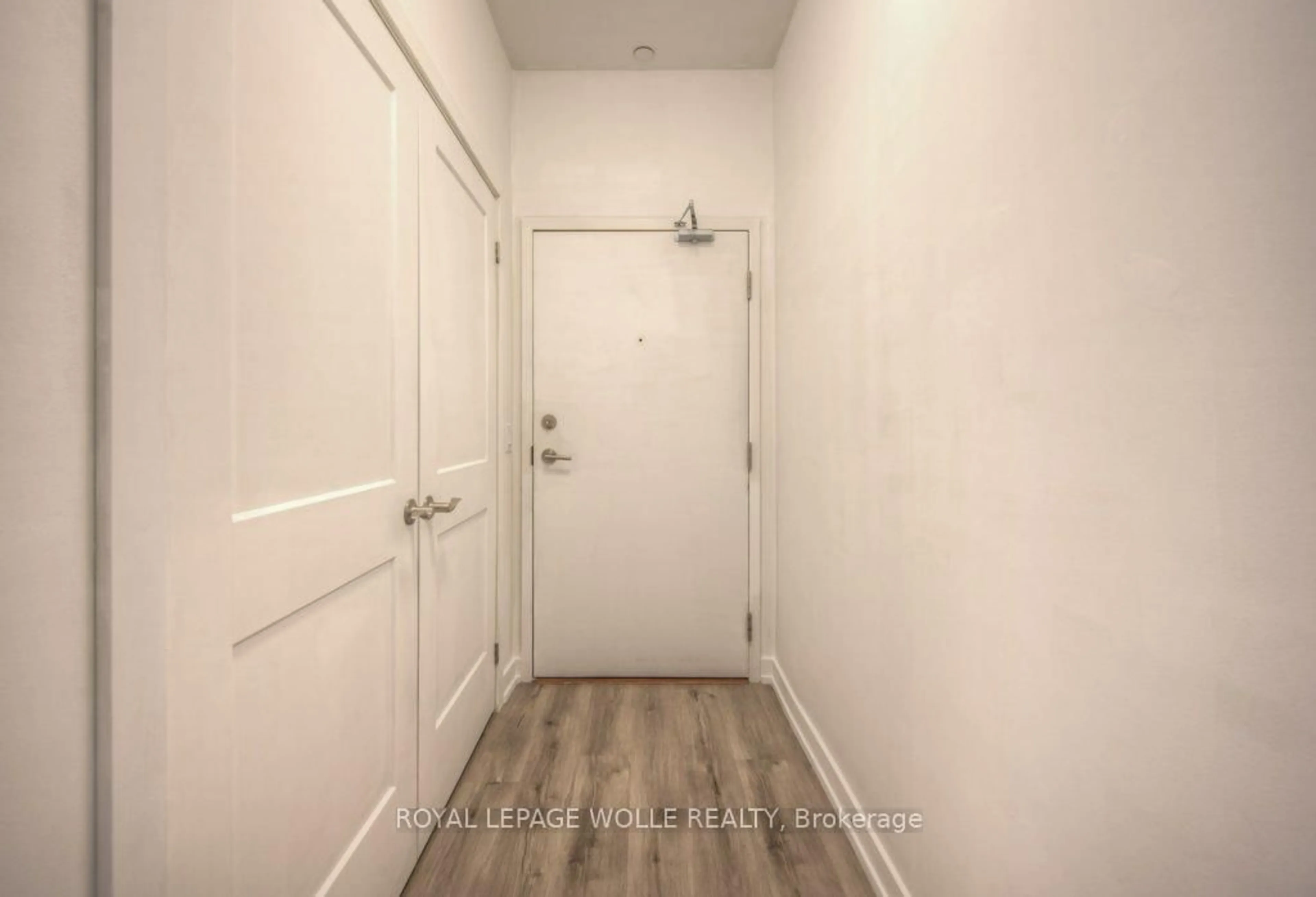 Indoor entryway for 251 Northfield Dr #422, Waterloo Ontario N2K 0G9