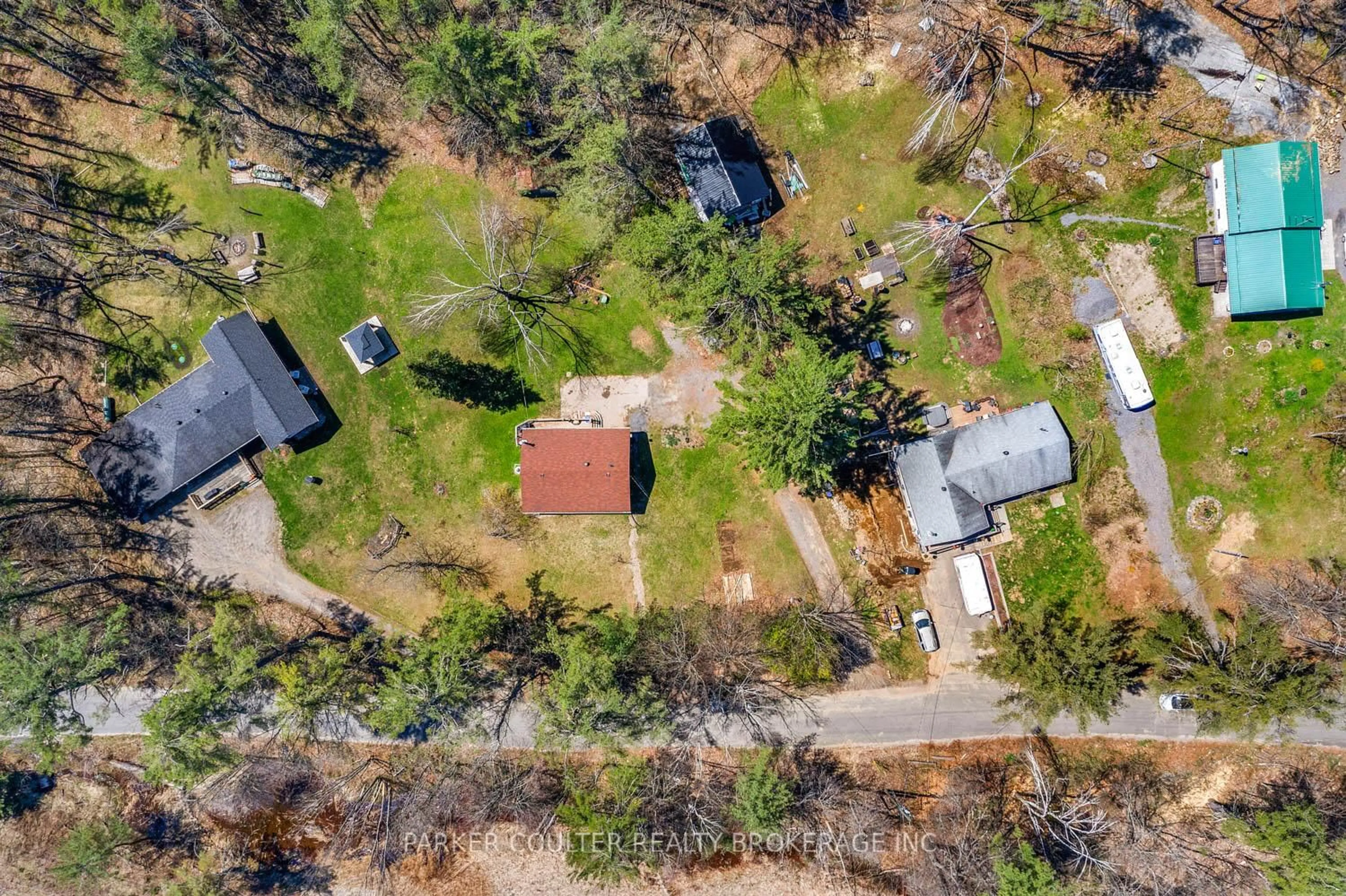 A pic from outside/outdoor area/front of a property/back of a property/a pic from drone, street for 78 Hugh Campbell Dr, Bracebridge Ontario P1L 0A1
