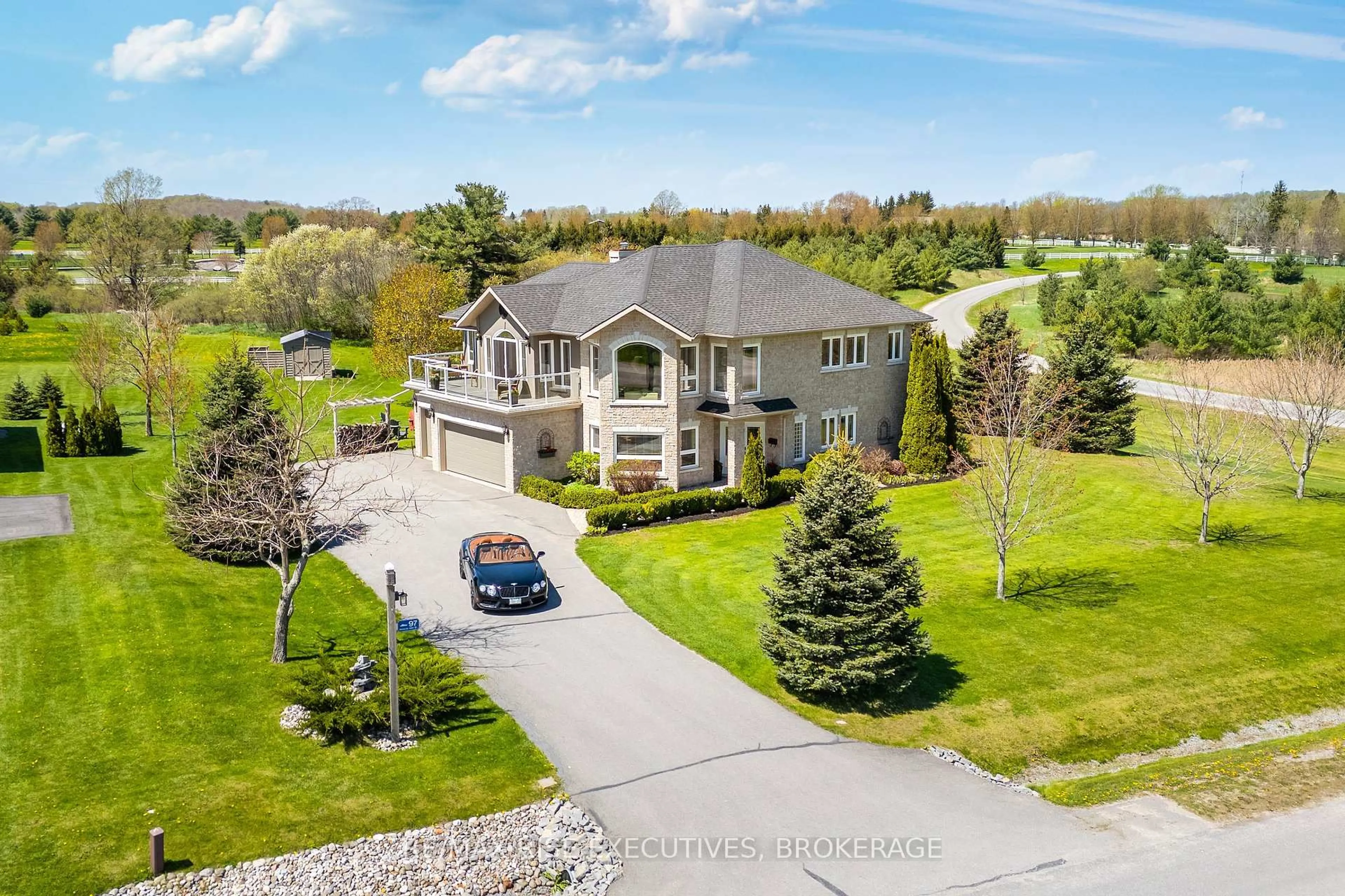 A pic from outside/outdoor area/front of a property/back of a property/a pic from drone, street for 97 Binnacle View Dr, Front of Leeds & Seeleys Bay Ontario K7G 2V5
